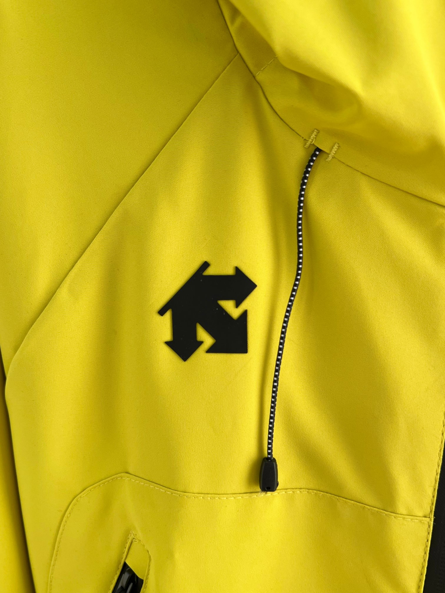 DESSCENTE Outdoor Windproof Jacket – Stylish, Functional, and Versatile in All Sizes - 图片 6