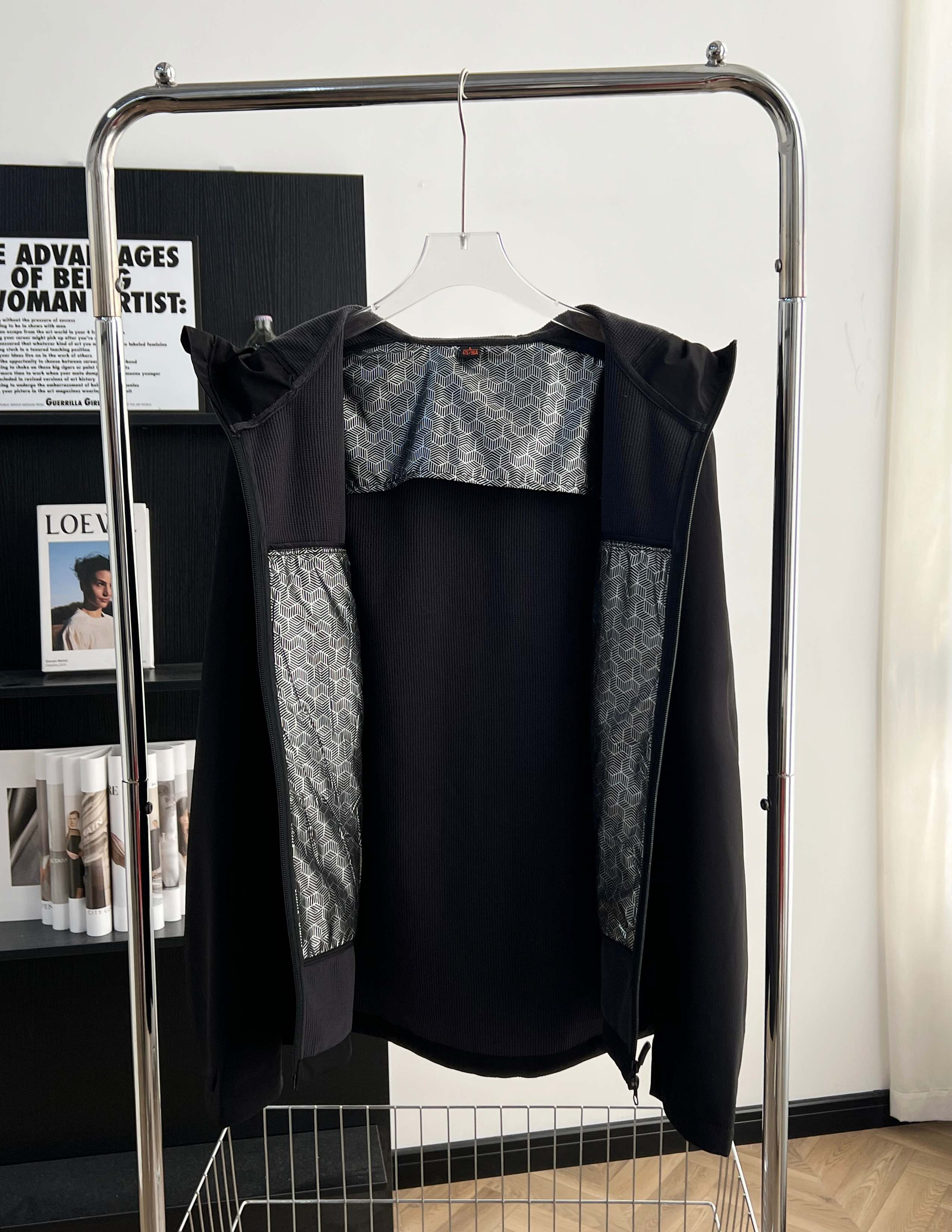 Under Armour Andma Overseas Cashier Andremar’s Flair-Proof Air-Breathing Shell - 图片 6