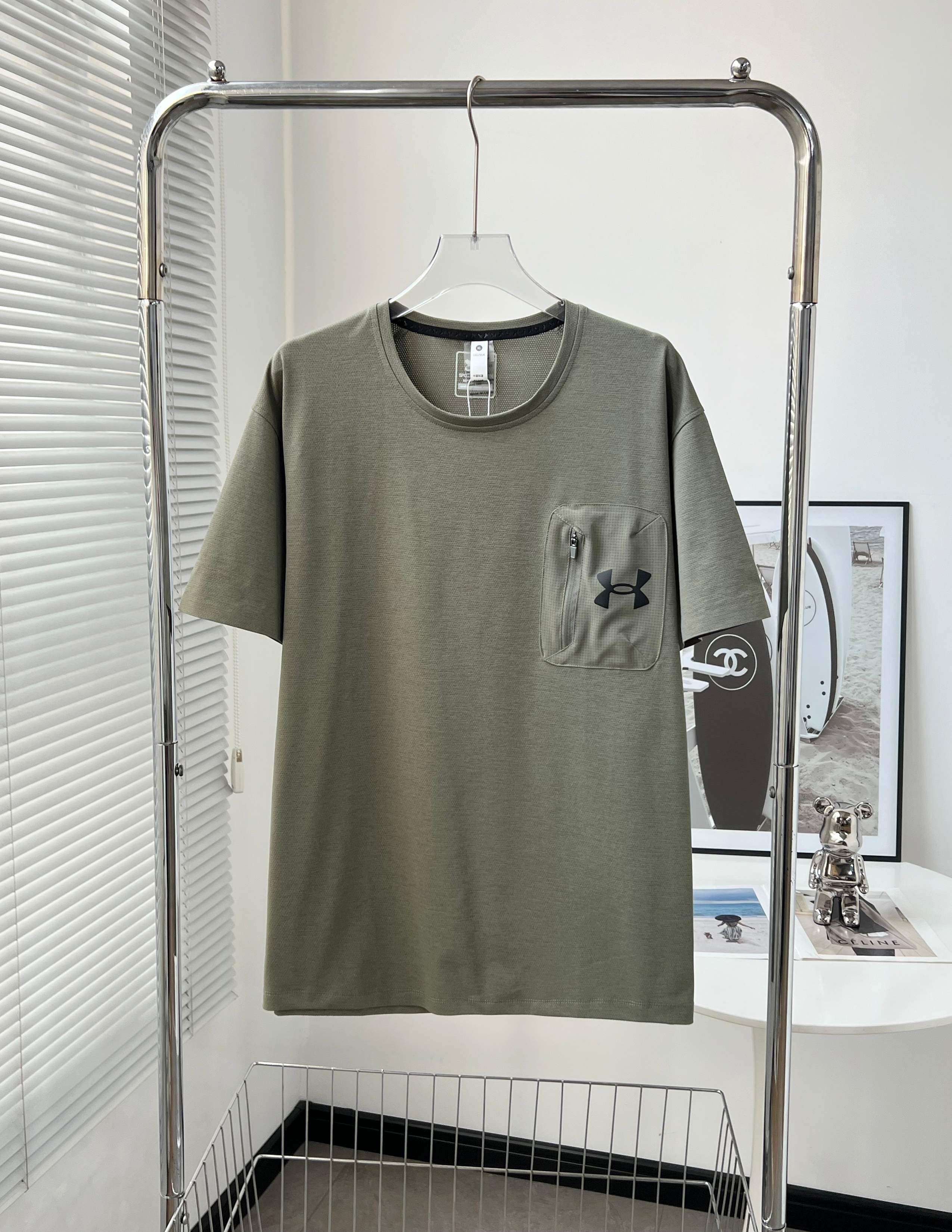 Under Armour Andma Silk Movement T-shirt: Lightweight, Functional Fabric, Unique Design - 图片 7