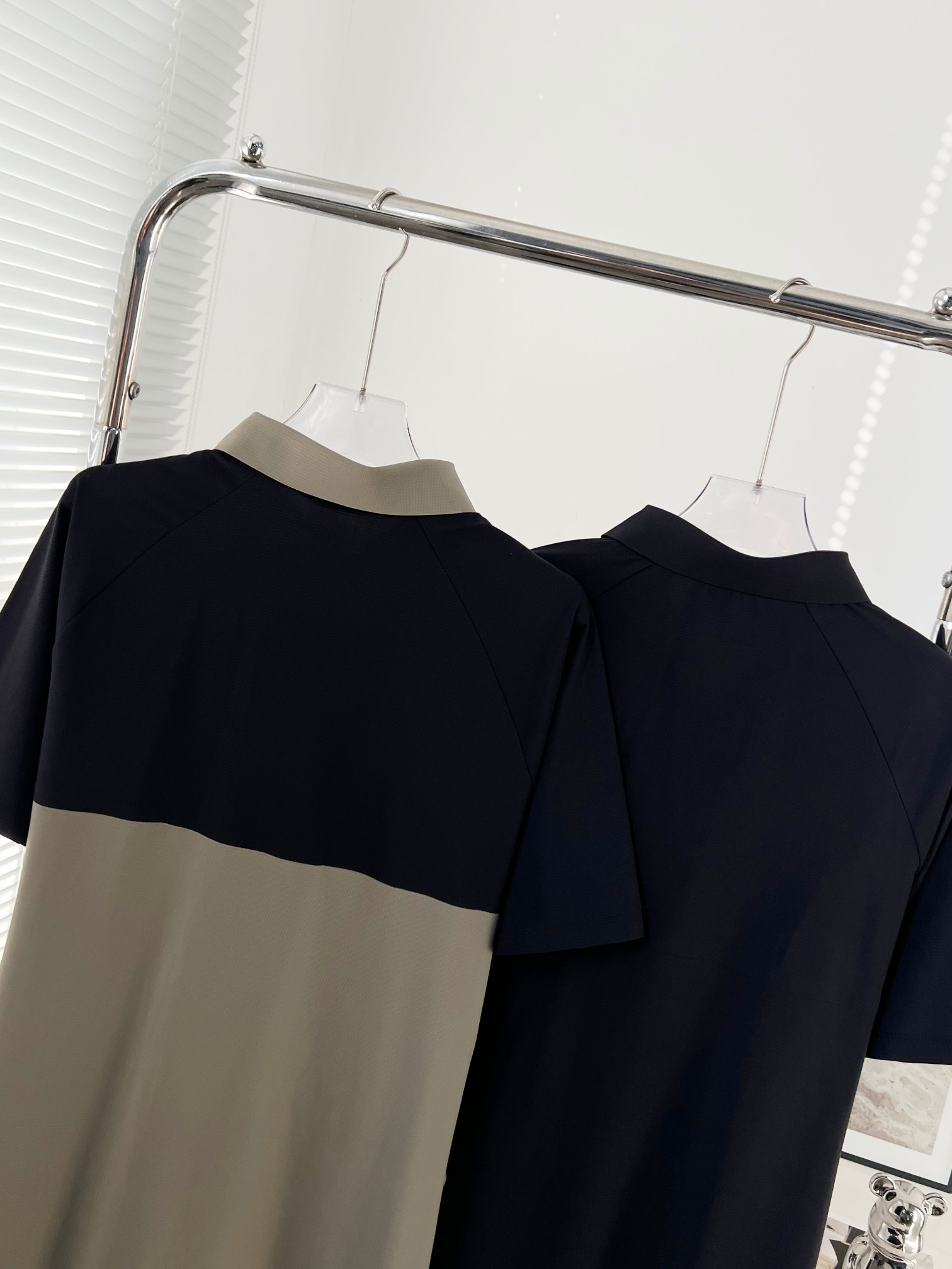 D-X 607# THE NORTH FACE SWITLE Polo: High-Quality, Durable, Stylish in Black and Green Tea - 图片 4