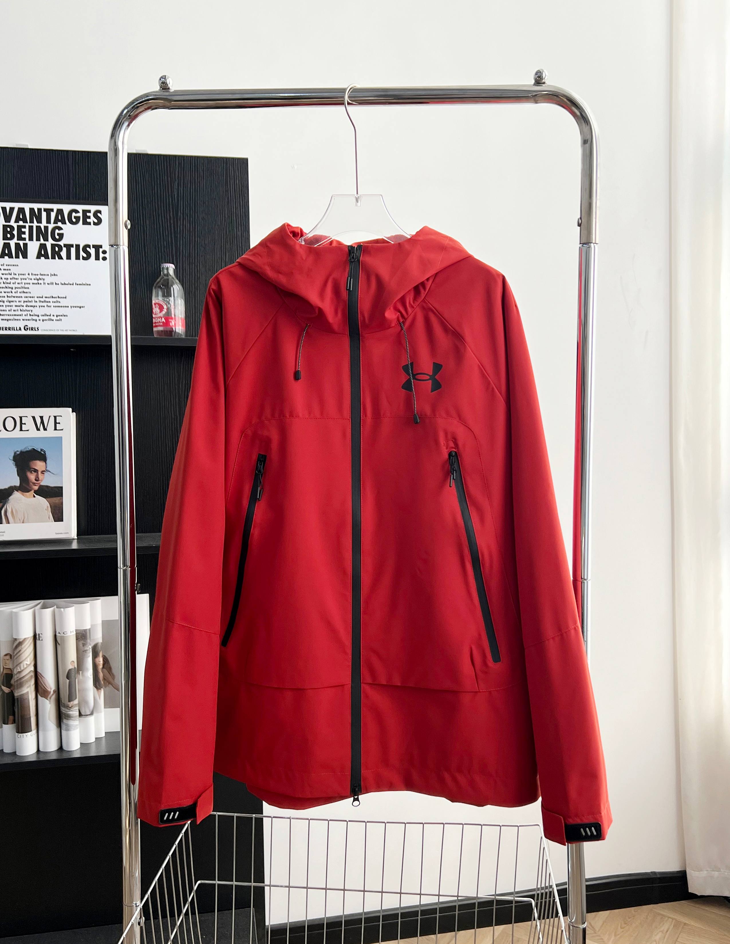 Advanced Technology Hoodie Jacket for Outdoor Enthusiasts – Waterproof, Windproof, and Lightweight