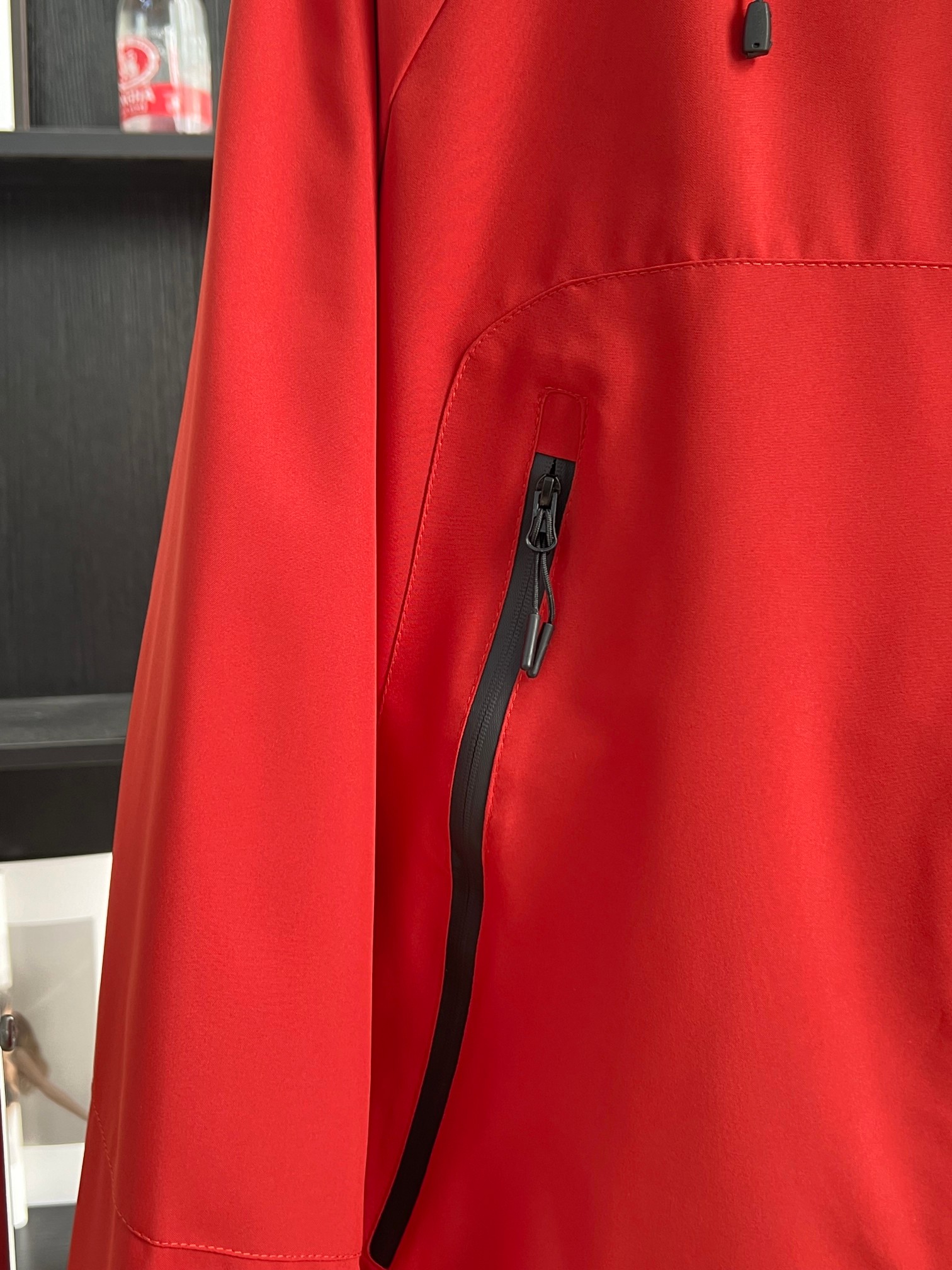 Advanced Technology Hoodie Jacket for Outdoor Enthusiasts – Waterproof, Windproof, and Lightweight - 图片 9