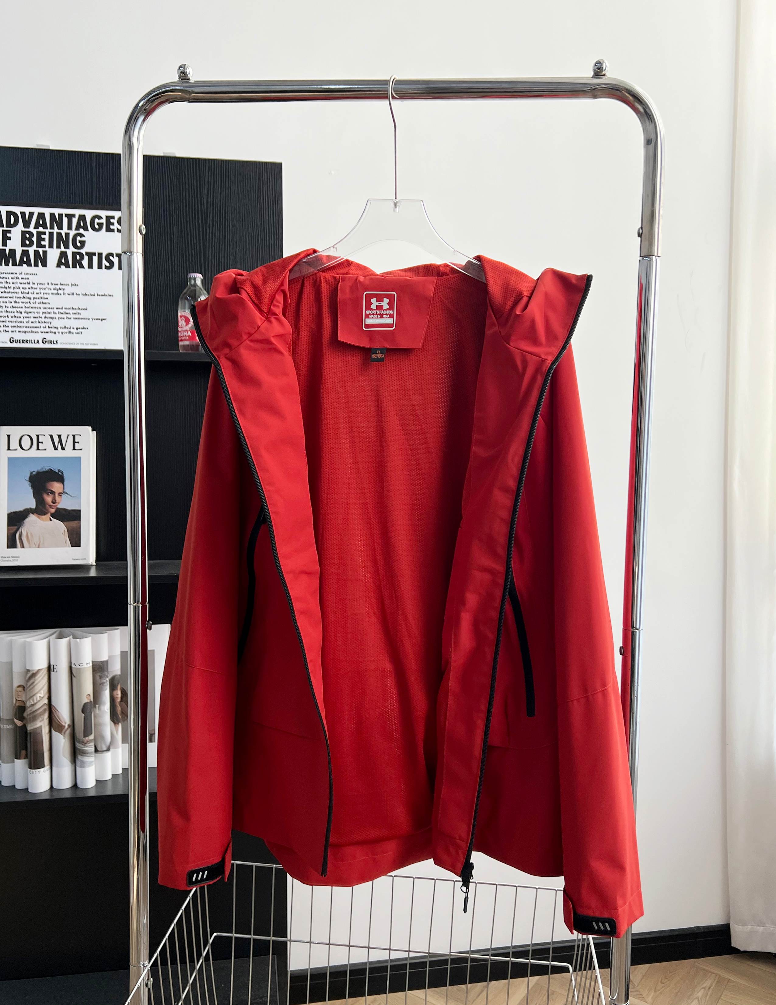 Advanced Technology Hoodie Jacket for Outdoor Enthusiasts – Waterproof, Windproof, and Lightweight - 图片 7