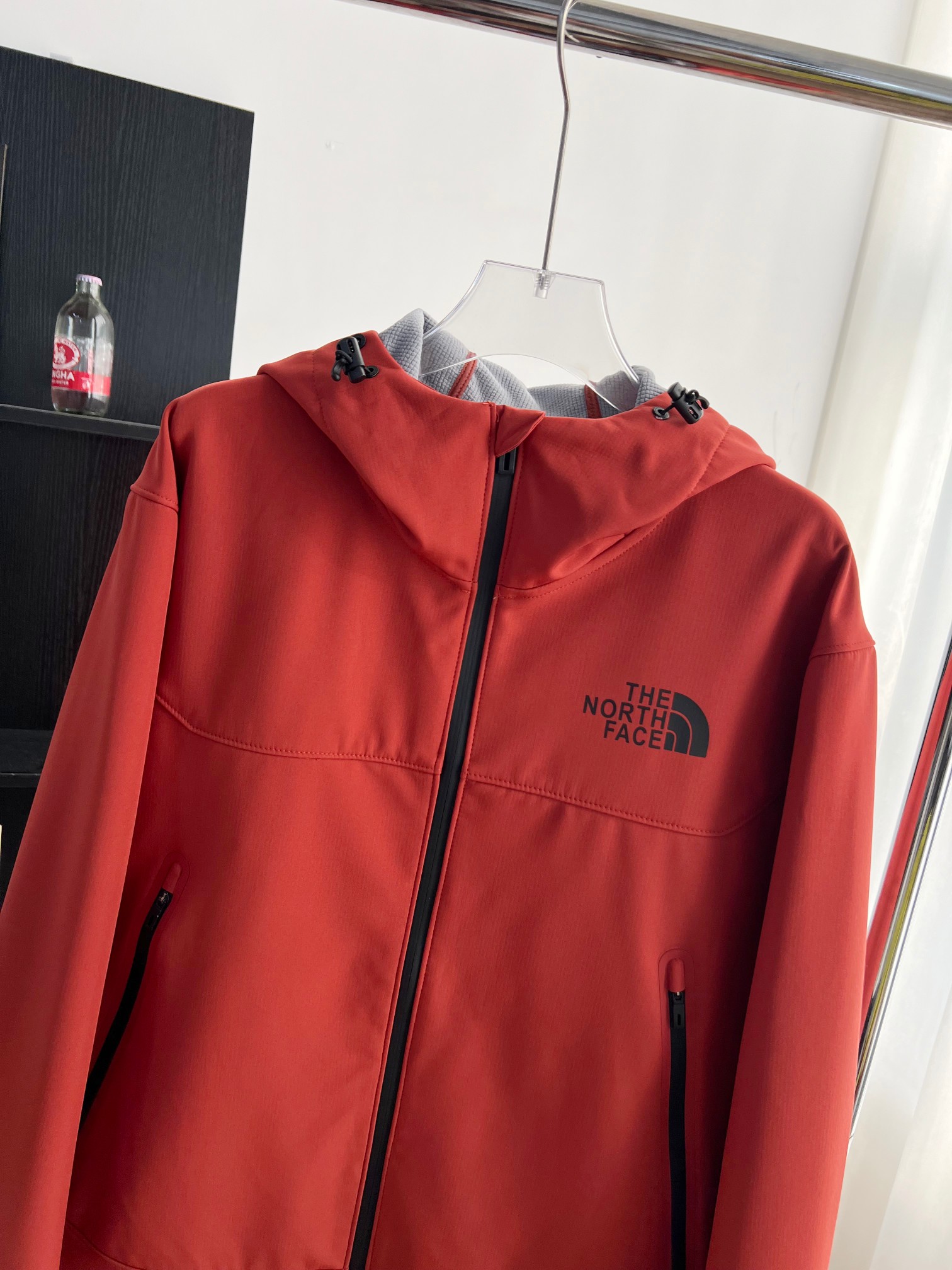 The North Face מעיל סערה עם קפוצ'ון - עמיד במים, נושם ועם בטנת פליז רכה 5 a1740591435360 0316
