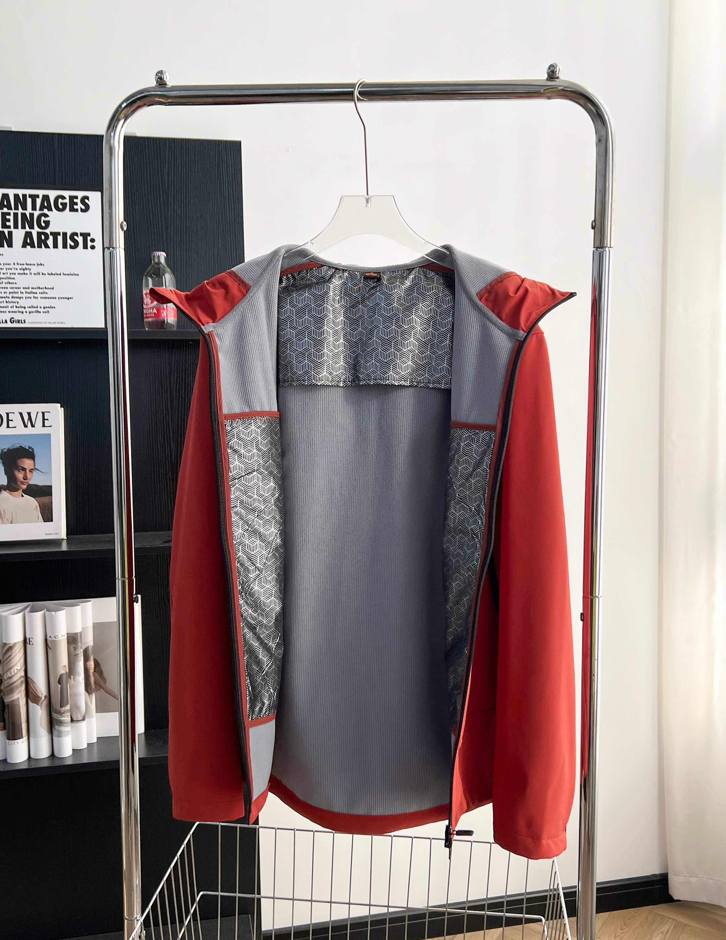 The North Face מעיל סערה עם קפוצ'ון - עמיד במים, נושם ועם בטנת פליז רכה 4 a1740591436152 3048