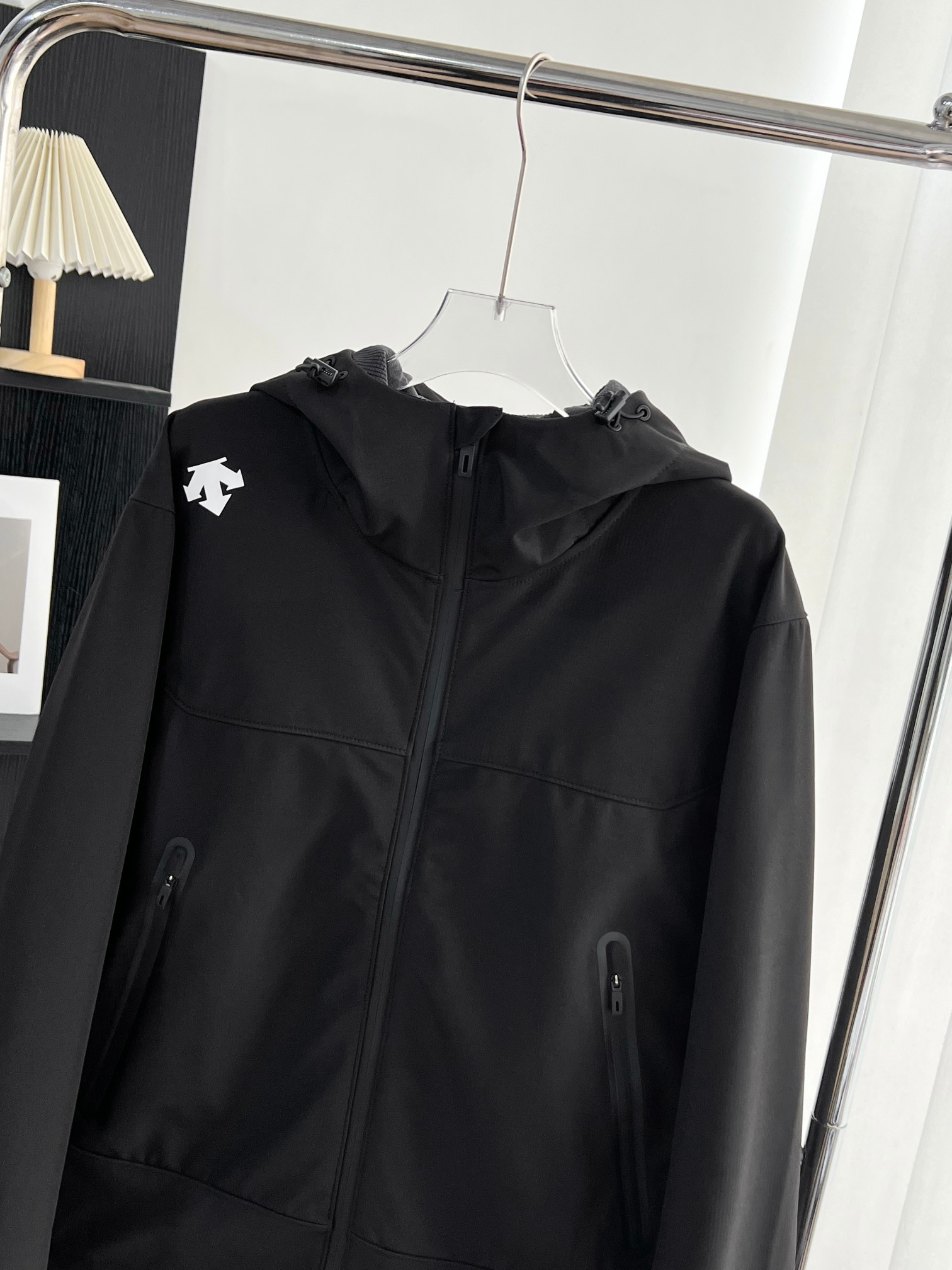 Descente Waterproof Breathable Softshell Fleece Lined Windbreaker Jacket 5 a1740661584688 0334