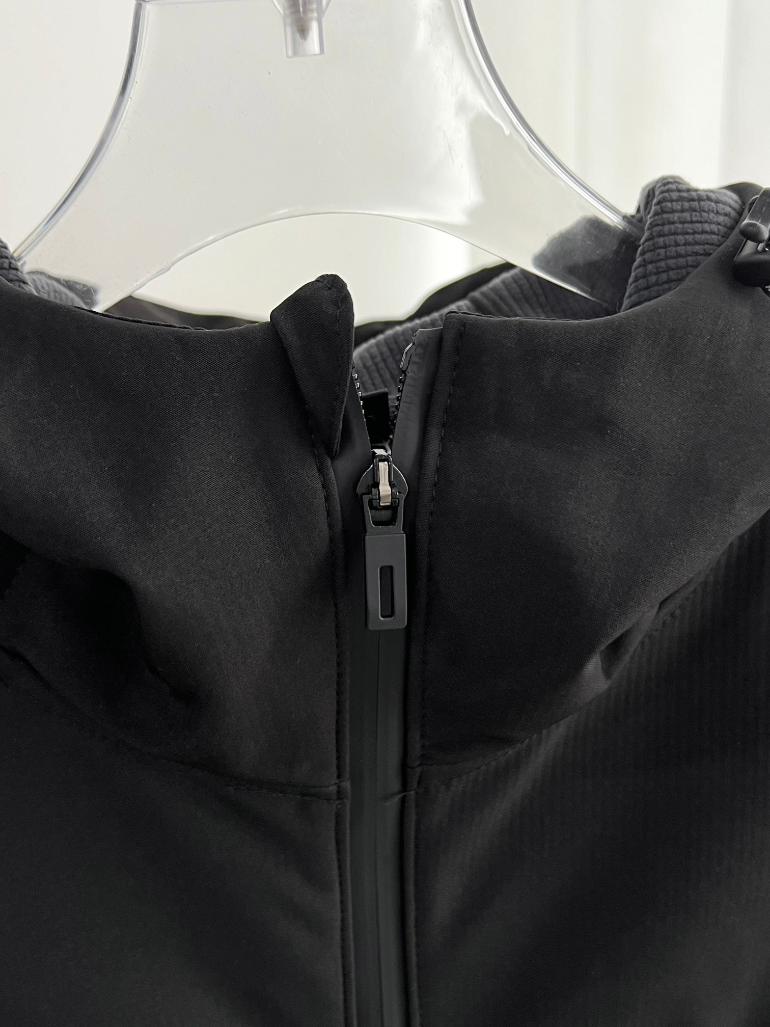 Descente Waterproof Breathable Softshell Fleece Lined Windbreaker Jacket 11 a1740661588173 1350
