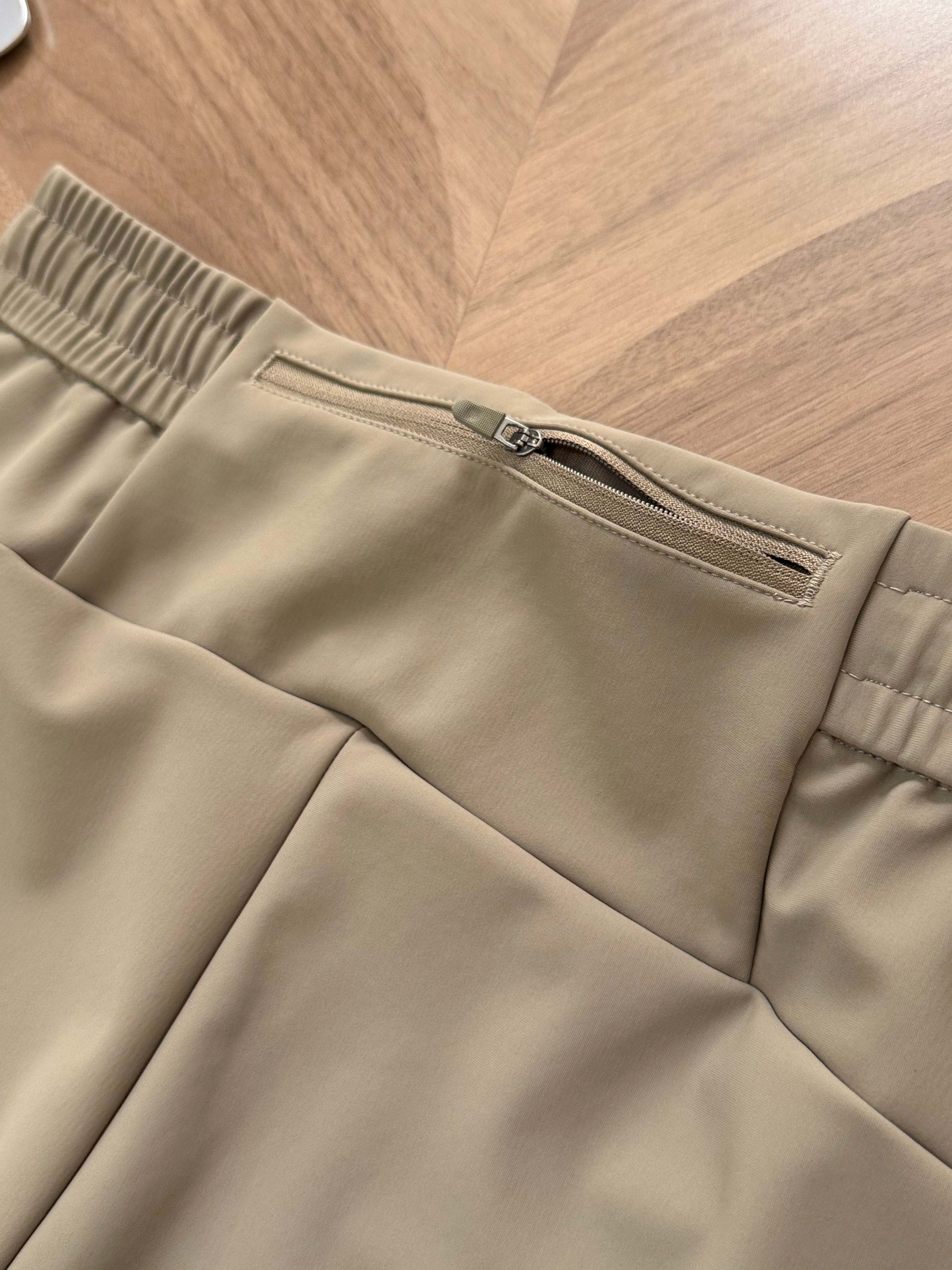 Descente Men's Woven Training Pants - Comfortable & Stylish, Sizes M to 3XL 7 a1755427255296 5884