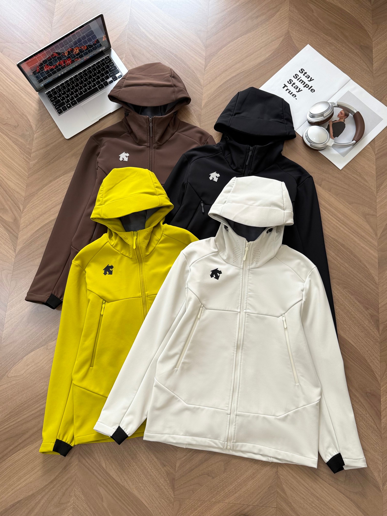 DESCENTE Men's Waterproof Breathable Softshell Windproof Outdoor Jacket