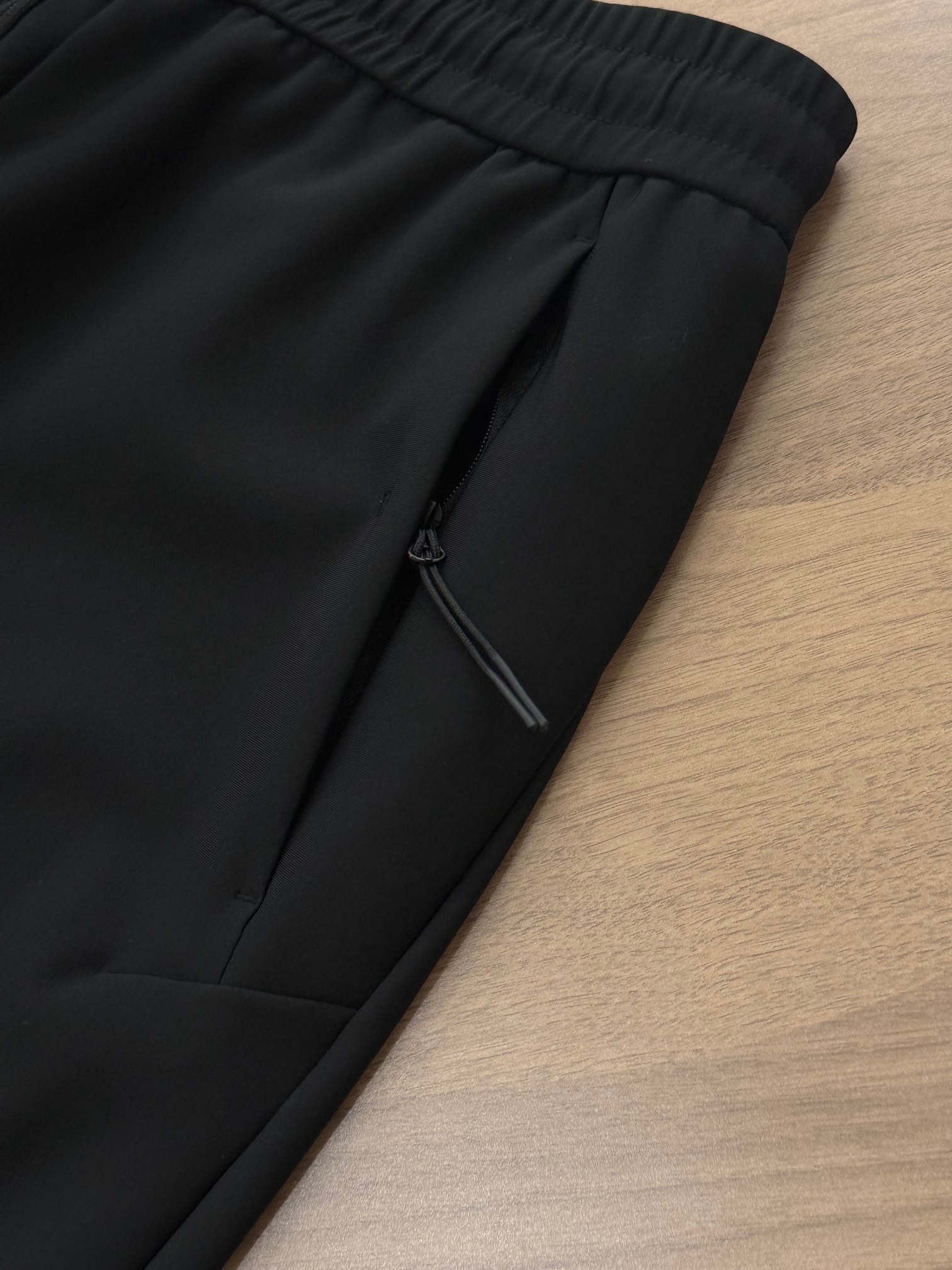 ALO Men's Lightweight Woven Running Pants, Slim Fit Training Pants 8 a1755429484072 3330