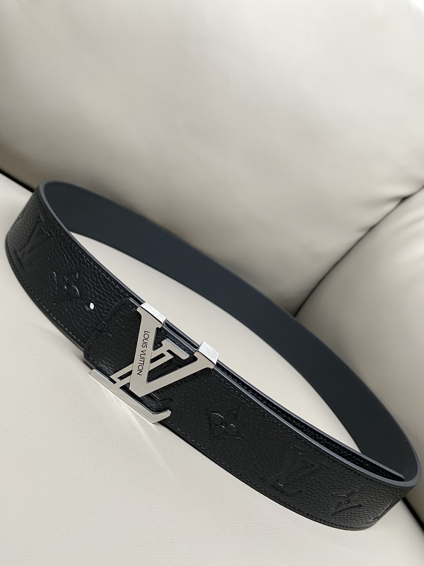  lv 路易威登 4.0热压立体小牛皮 高品质钢扣 金白 新款同步更新