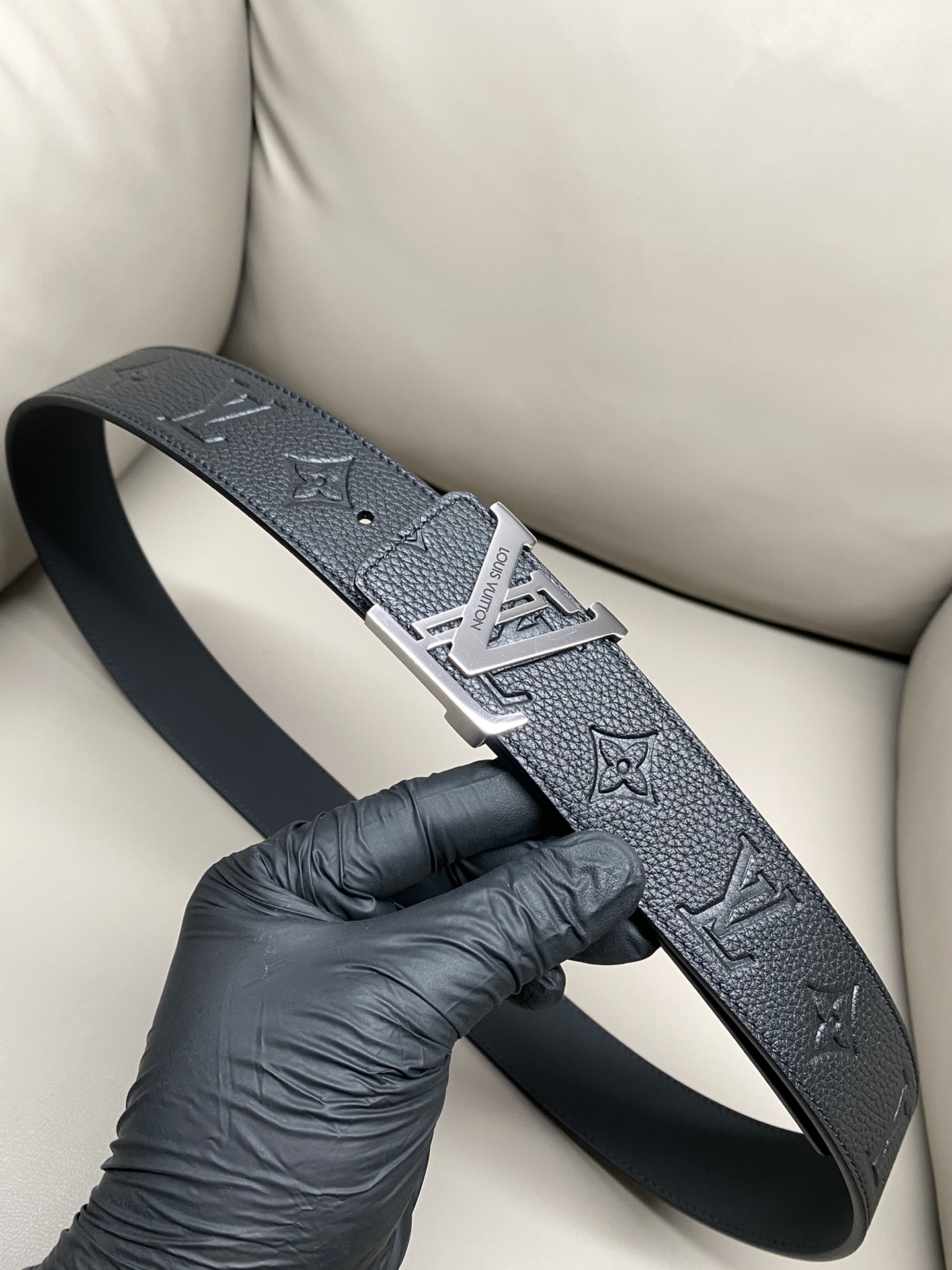  lv 路易威登 4.0热压立体小牛皮 高品质钢扣 金白 新款同步更新
