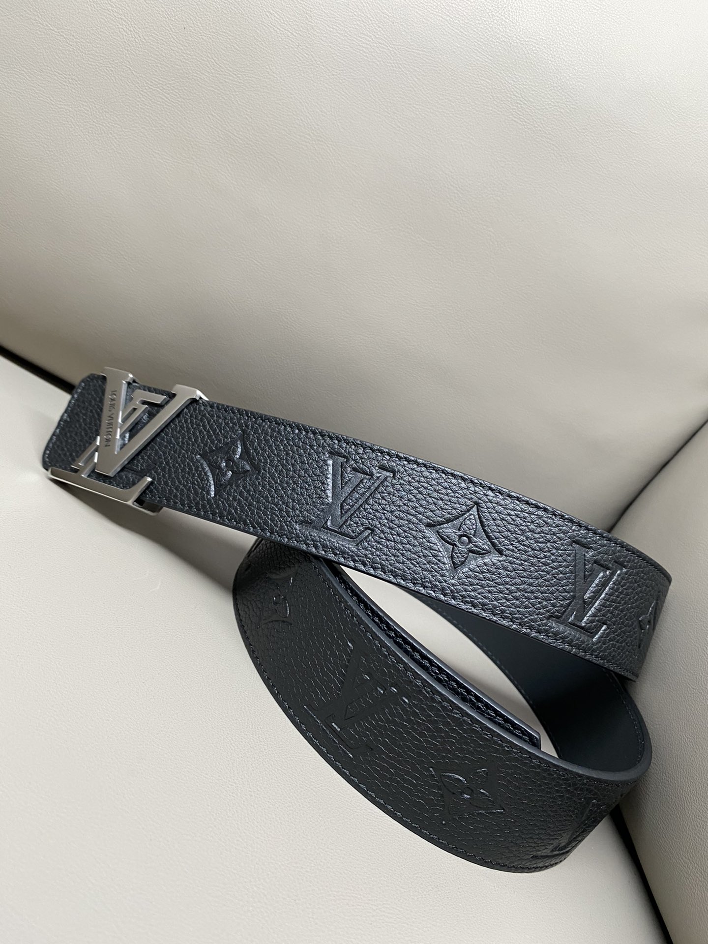  lv 路易威登 4.0热压立体小牛皮 高品质钢扣 金白 新款同步更新