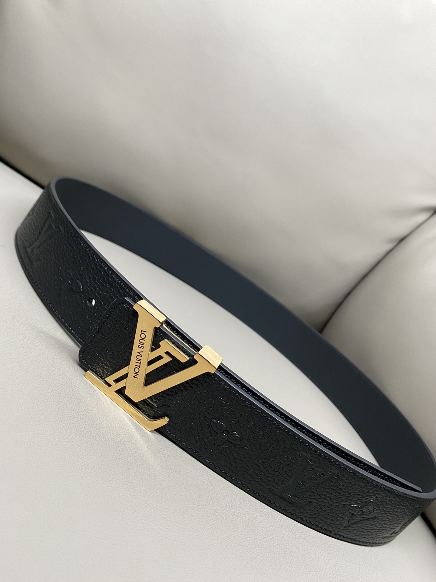  lv 路易威登 4.0热压立体小牛皮 高品质钢扣 金白 新款同步更新