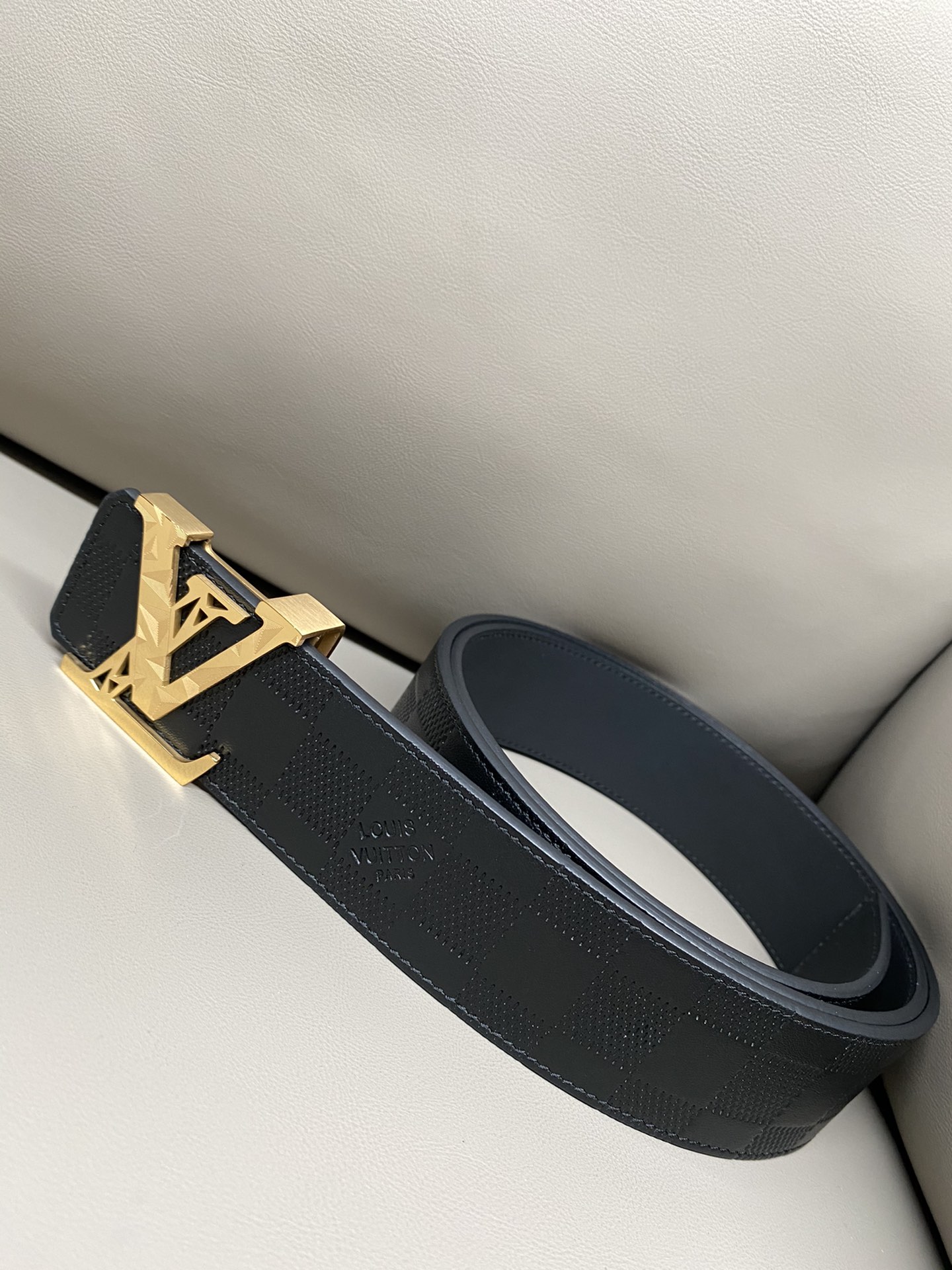  lv 路易威登 4.0热压立体小牛皮 高品质钢扣 金白 新款同步更新