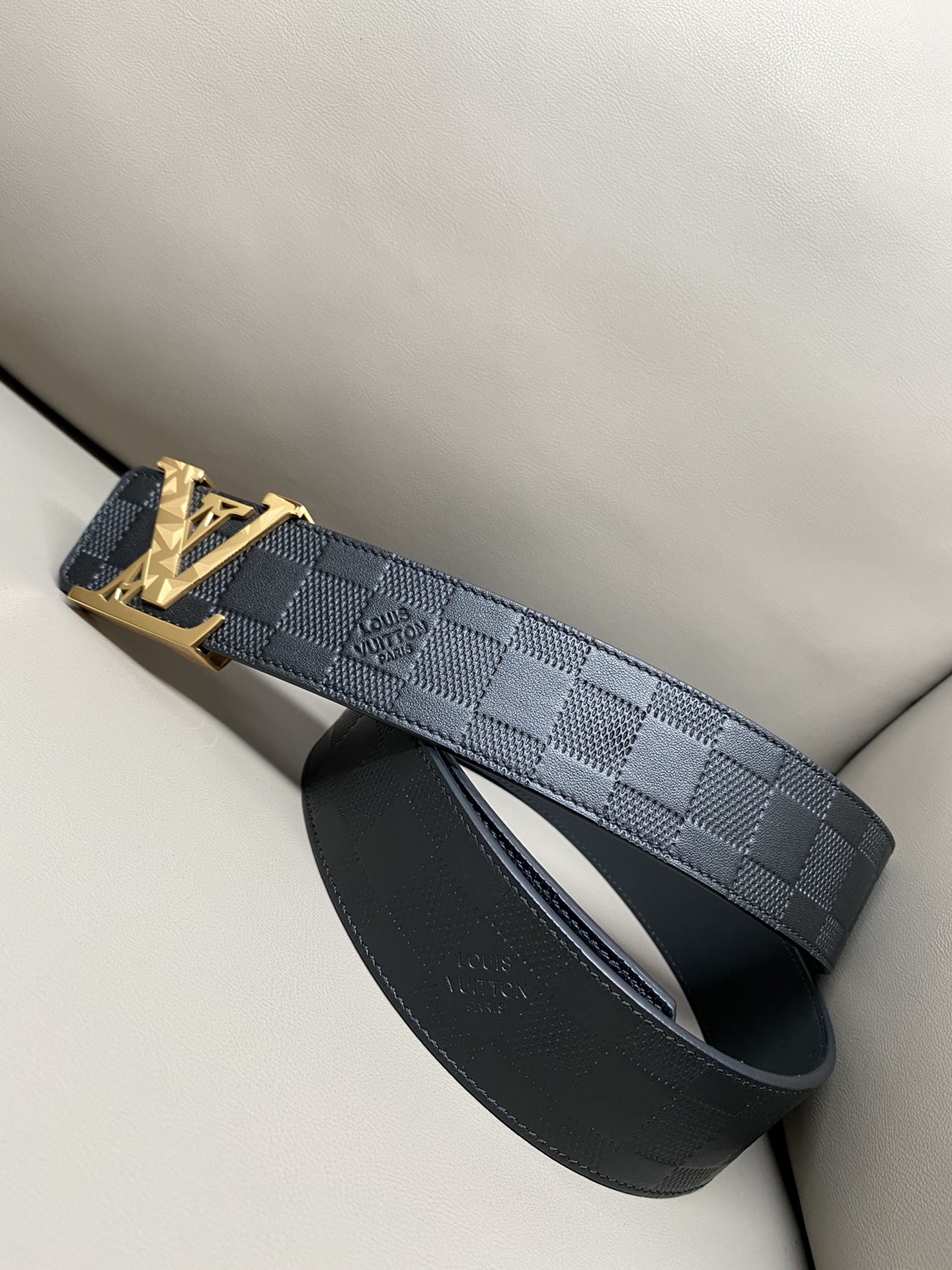  lv 路易威登 4.0热压立体小牛皮 高品质钢扣 金白 新款同步更新