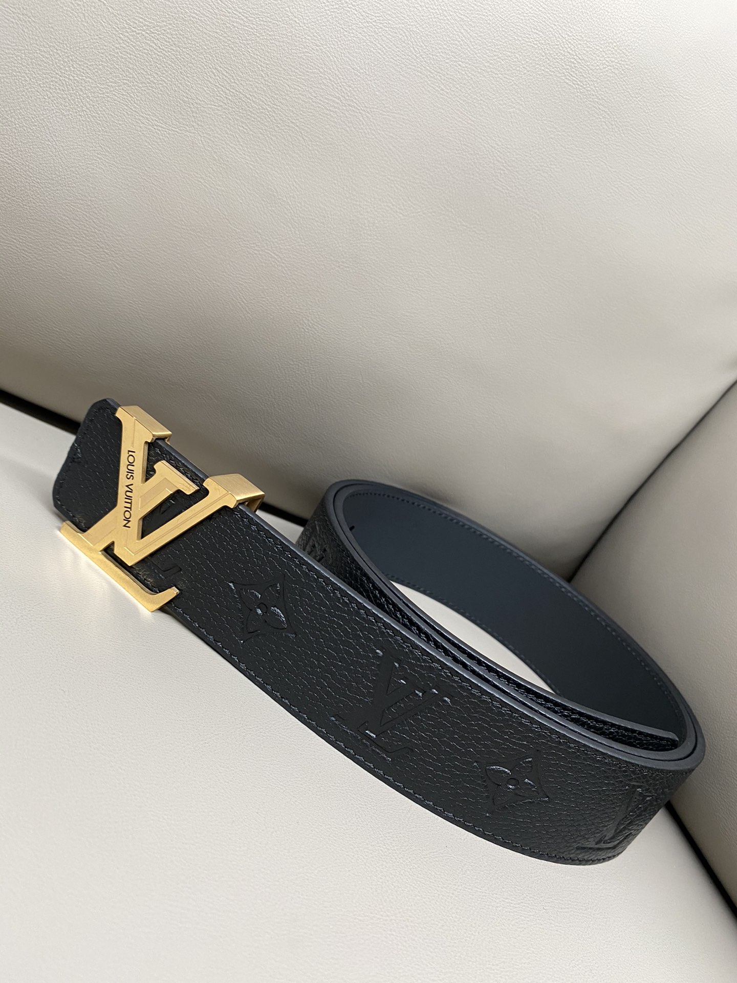  lv 路易威登 4.0热压立体小牛皮 高品质钢扣 金白 新款同步更新