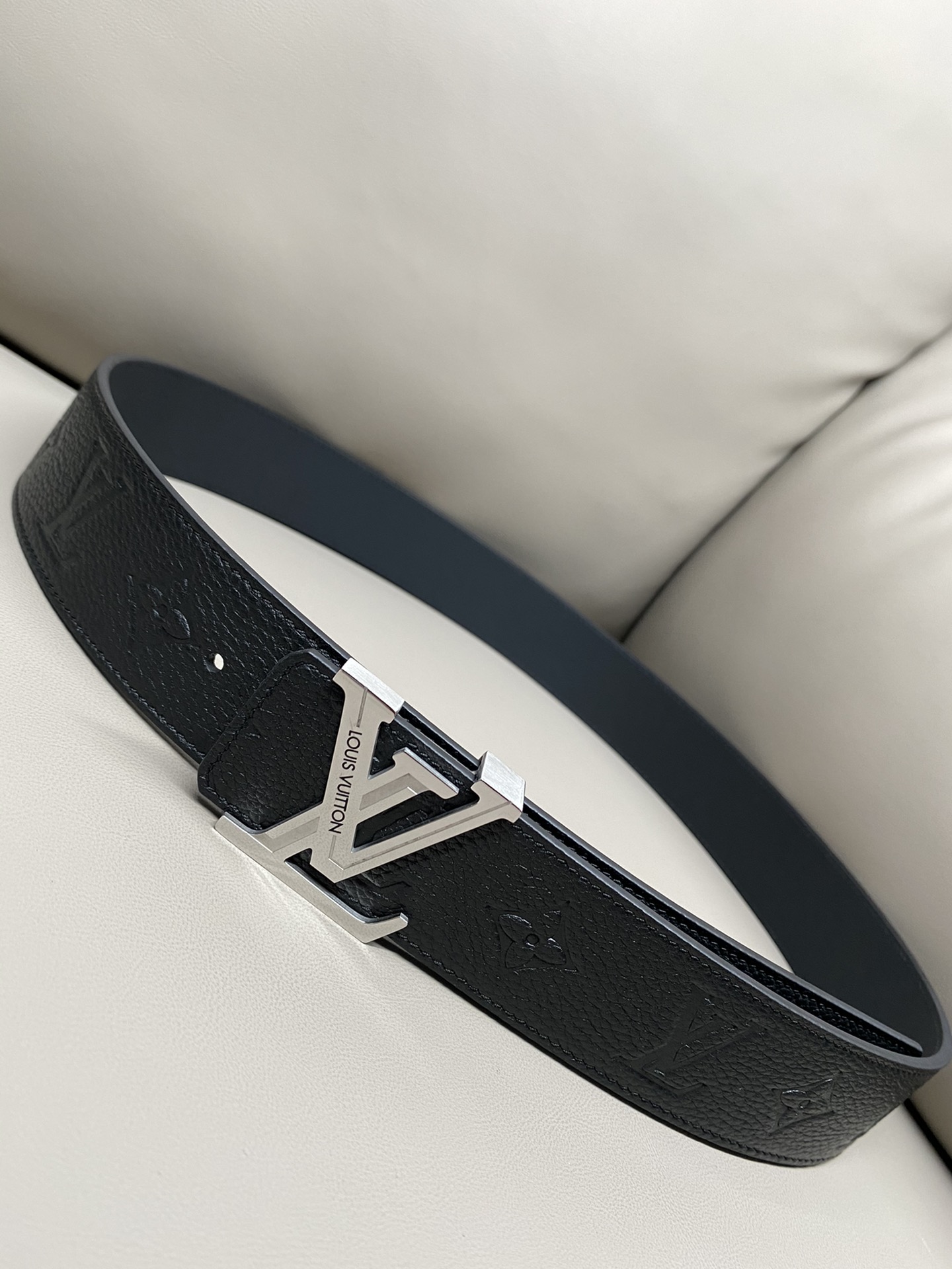  lv 路易威登 4.0热压立体小牛皮 高品质钢扣 金白 新款同步更新