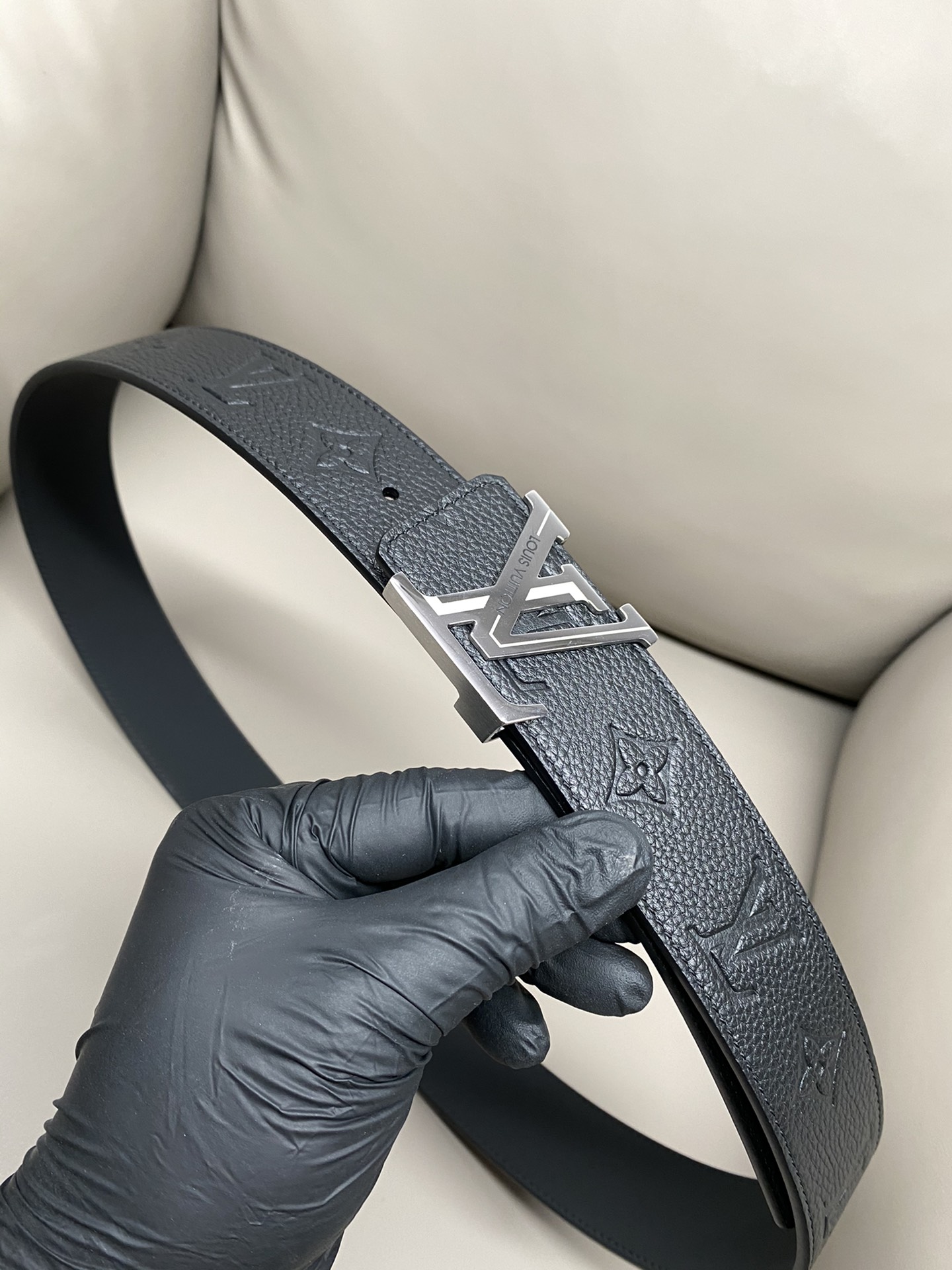  lv 路易威登 4.0热压立体小牛皮 高品质钢扣 金白 新款同步更新