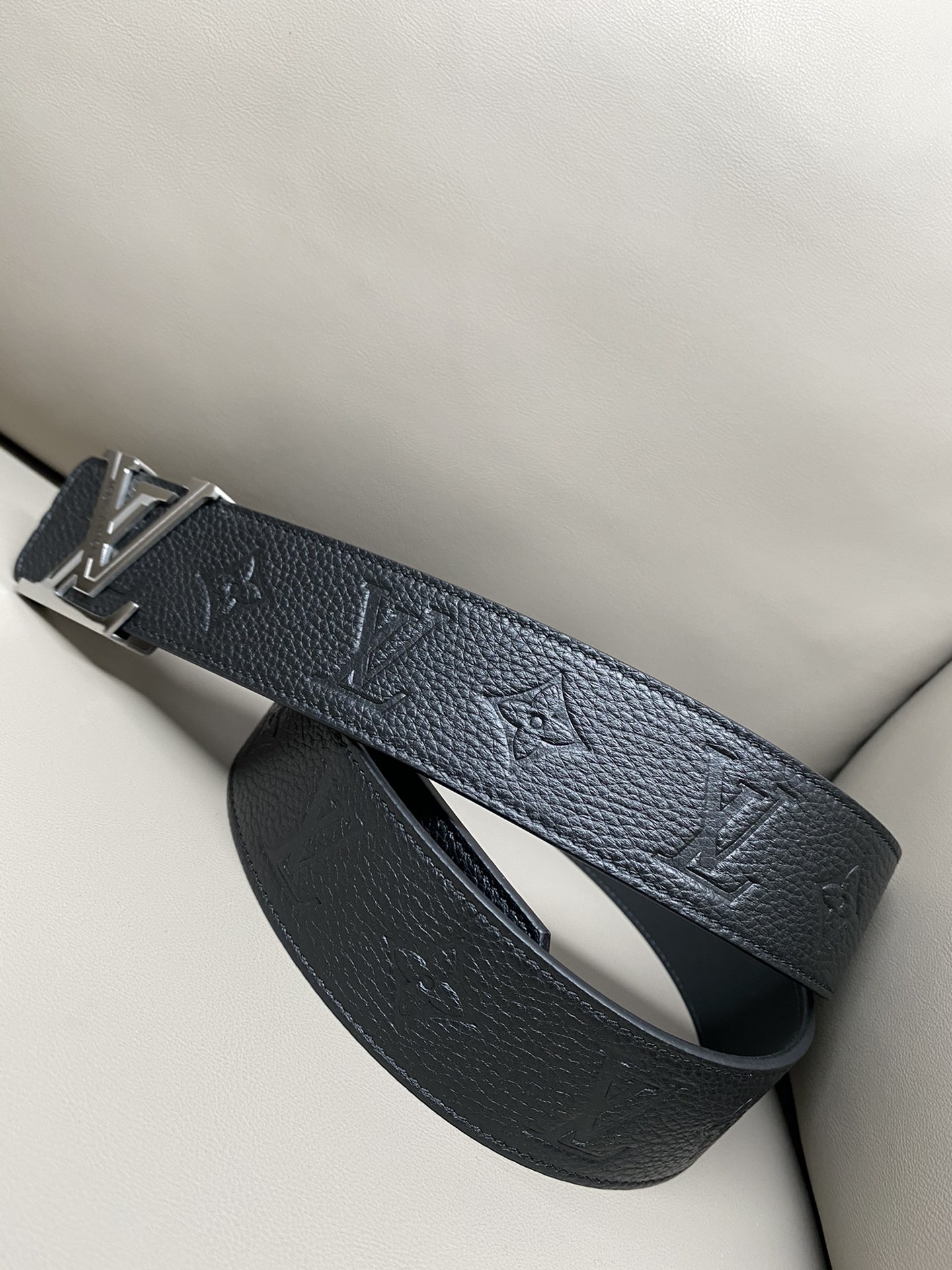  lv 路易威登 4.0热压立体小牛皮 高品质钢扣 金白 新款同步更新