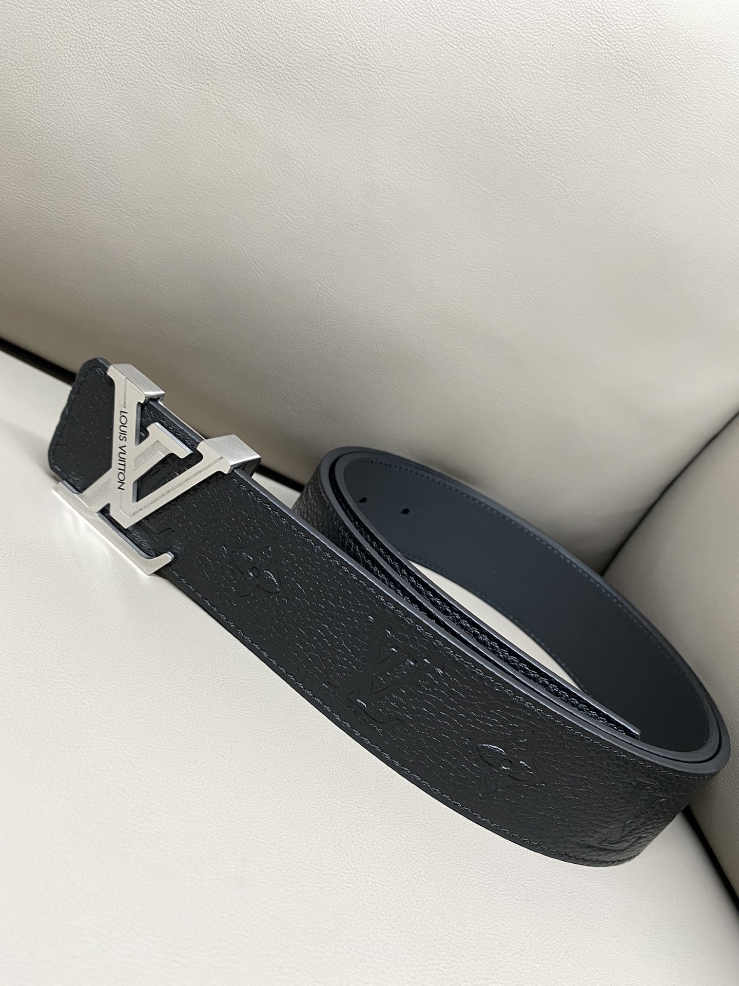  lv 路易威登 4.0热压立体小牛皮 高品质钢扣 金白 新款同步更新