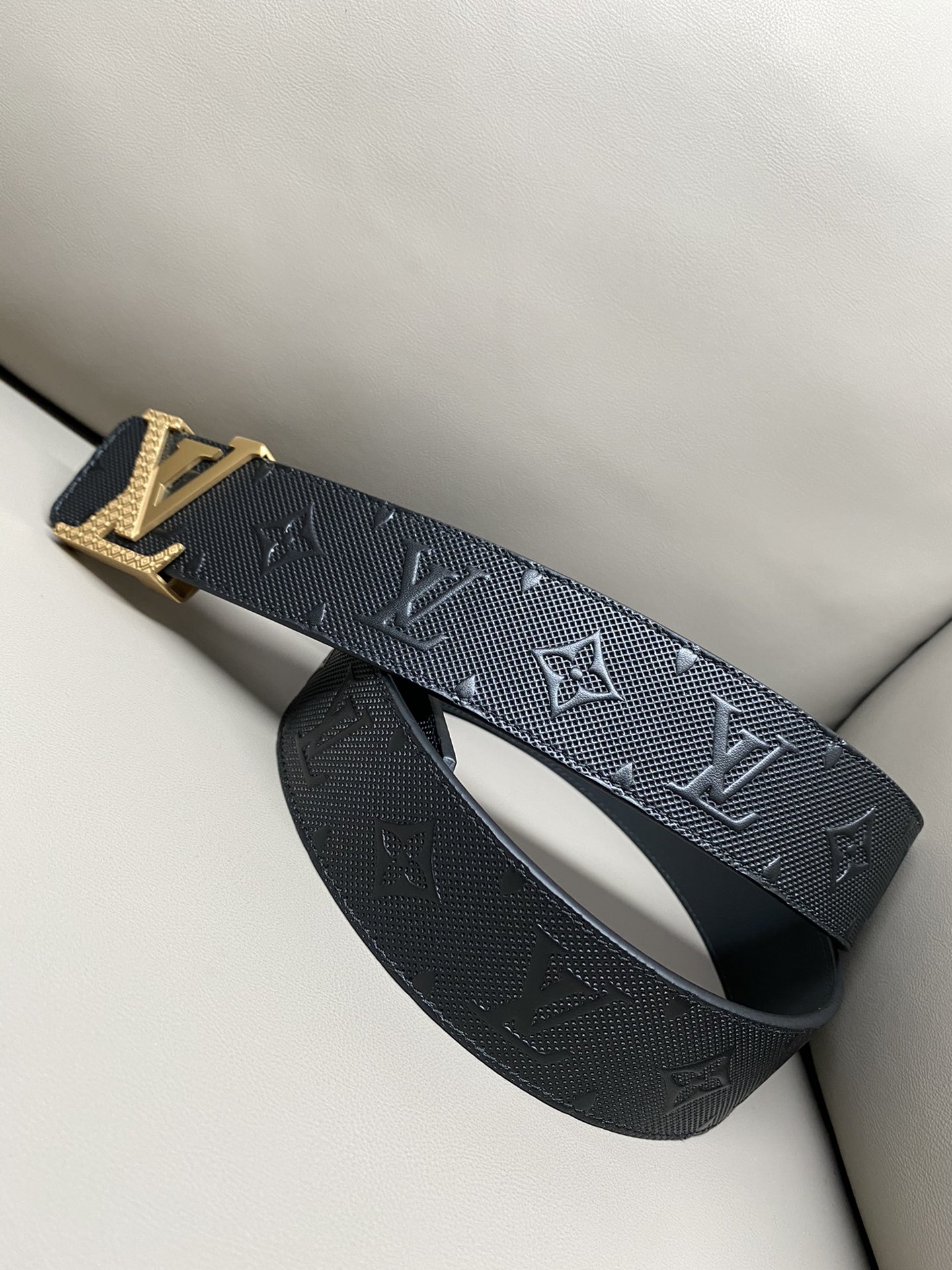  lv 路易威登 4.0热压立体小牛皮 高品质钢扣 金白 新款同步更新