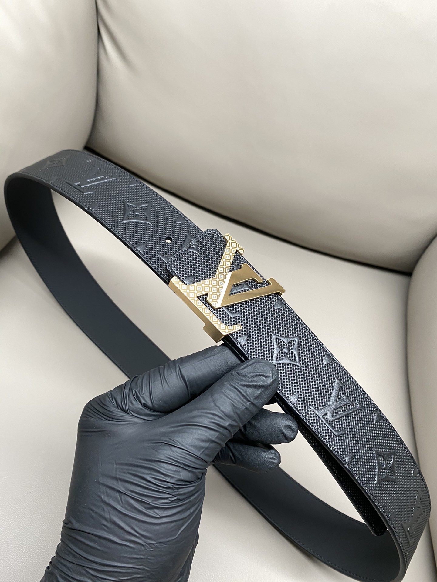  lv 路易威登 4.0热压立体小牛皮 高品质钢扣 金白 新款同步更新