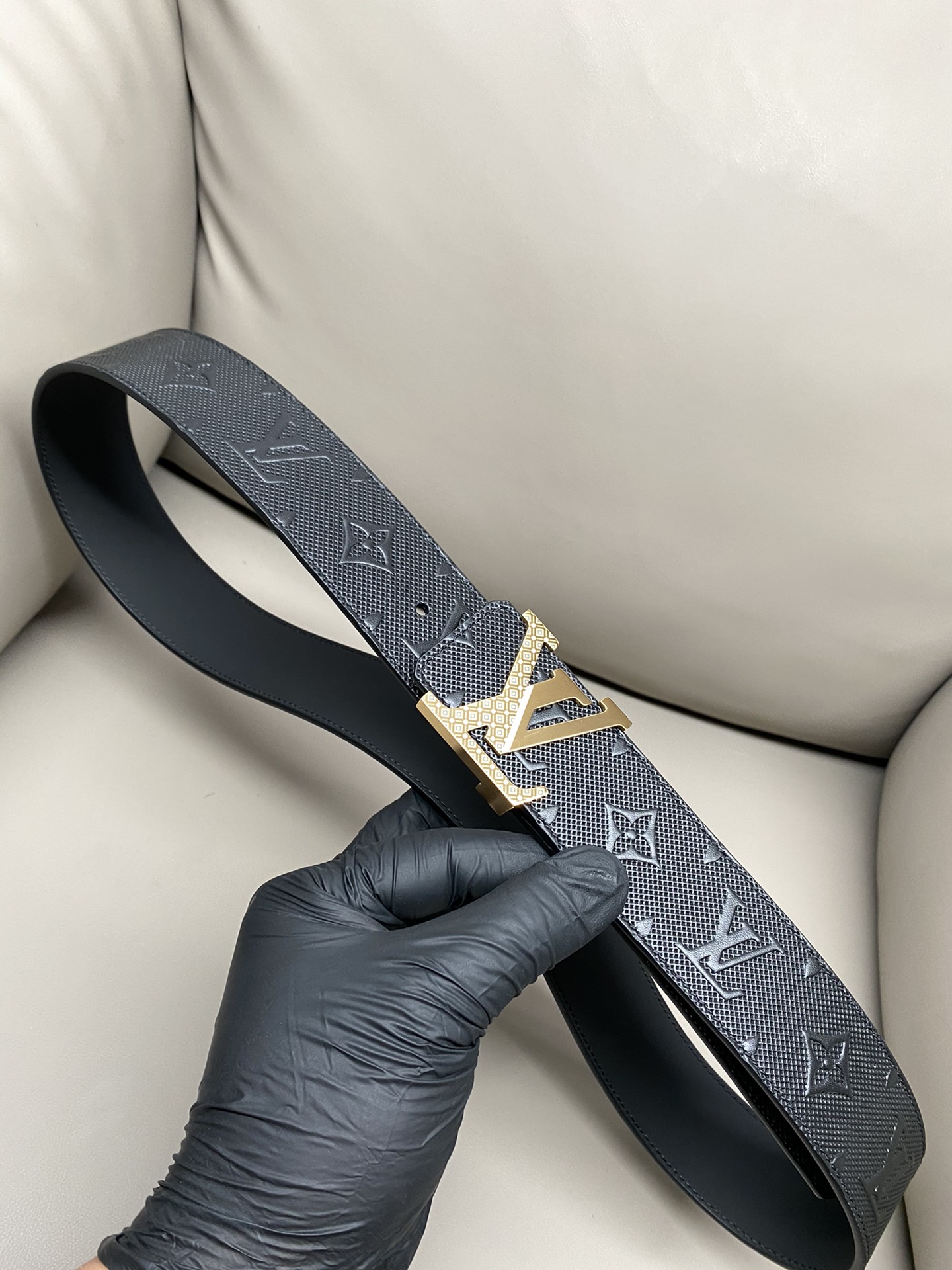 lv 路易威登 4.0热压立体小牛皮 高品质钢扣 金白 新款同步更新