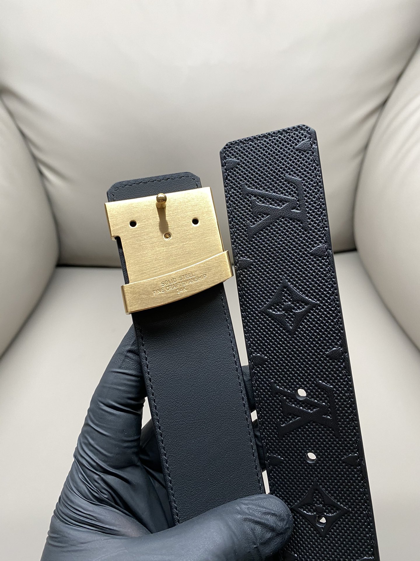  lv 路易威登 4.0热压立体小牛皮 高品质钢扣 金白 新款同步更新