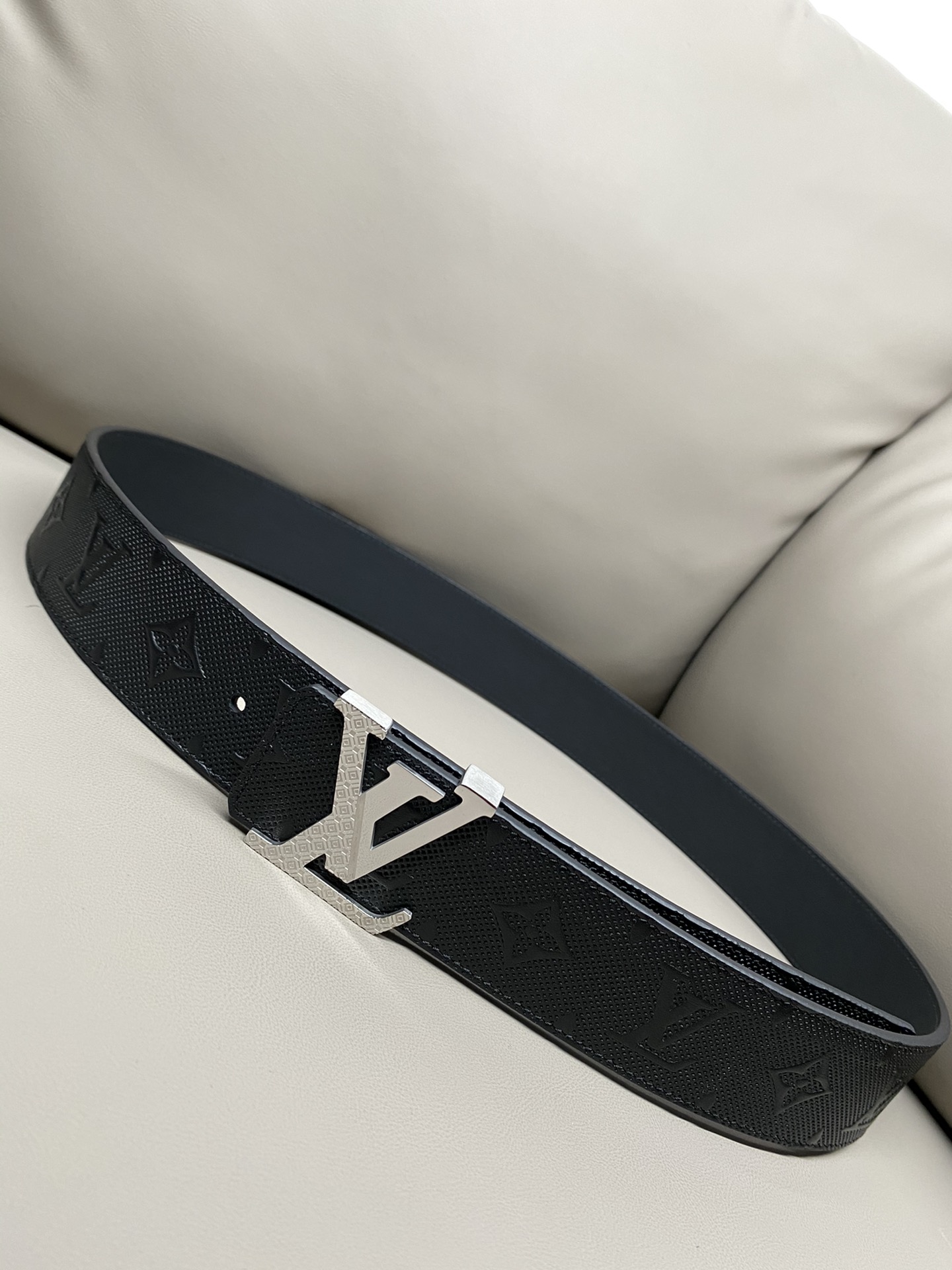  lv 路易威登 4.0热压立体小牛皮 高品质钢扣 金白 新款同步更新