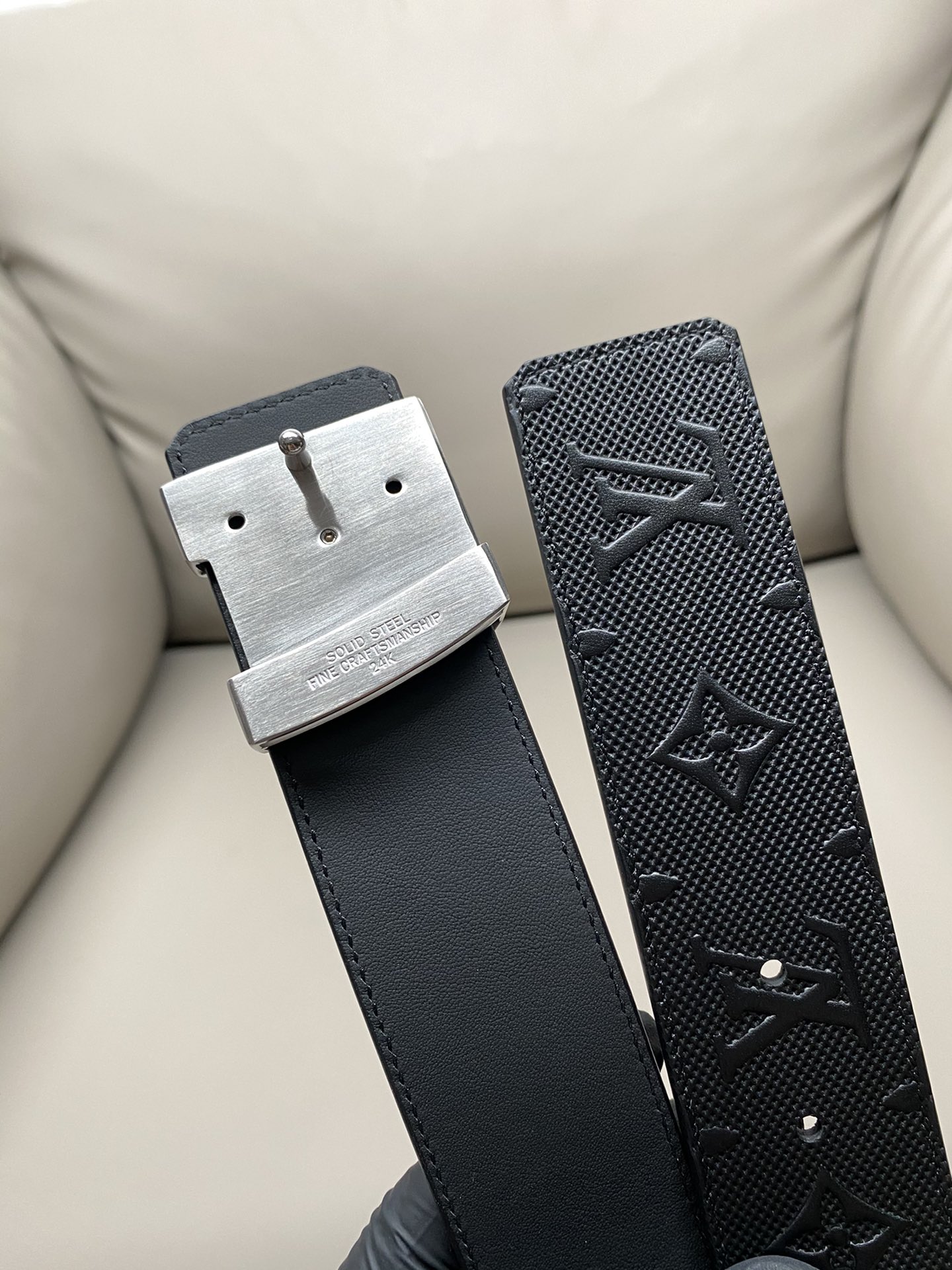  lv 路易威登 4.0热压立体小牛皮 高品质钢扣 金白 新款同步更新