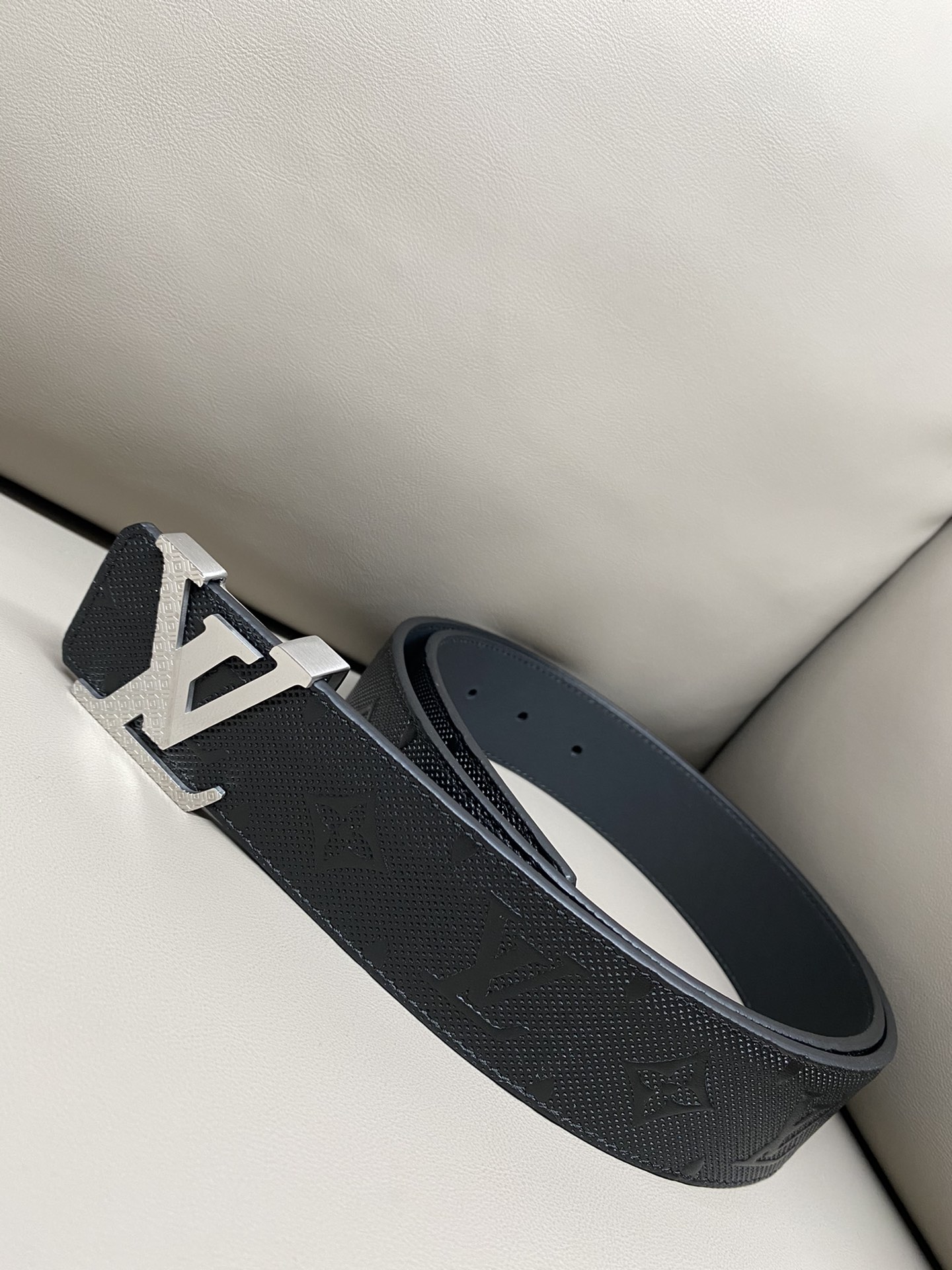  lv 路易威登 4.0热压立体小牛皮 高品质钢扣 金白 新款同步更新