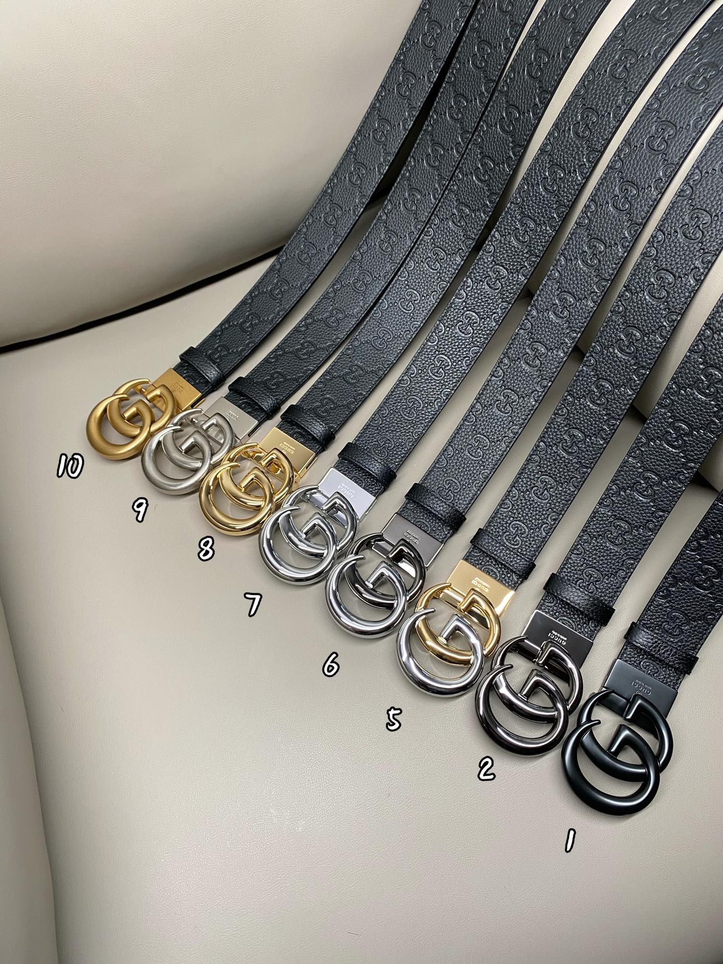 3.7宽度双面用 这款GG Marmont系列胺带是2026早系列之一。这款皱带从品牌典藏设计随取灵感，