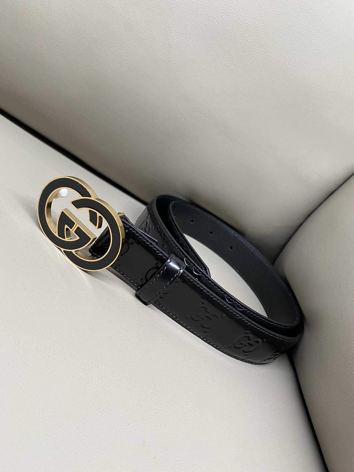 Женский ремень из натуральной кожи с пряжкой Gucci