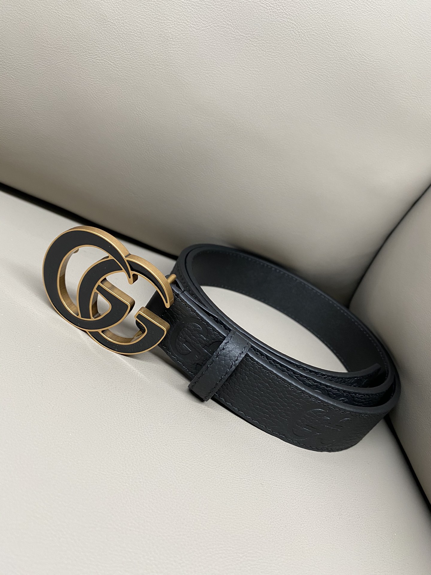 Ремень женский с металлической пряжкой GG Gucci