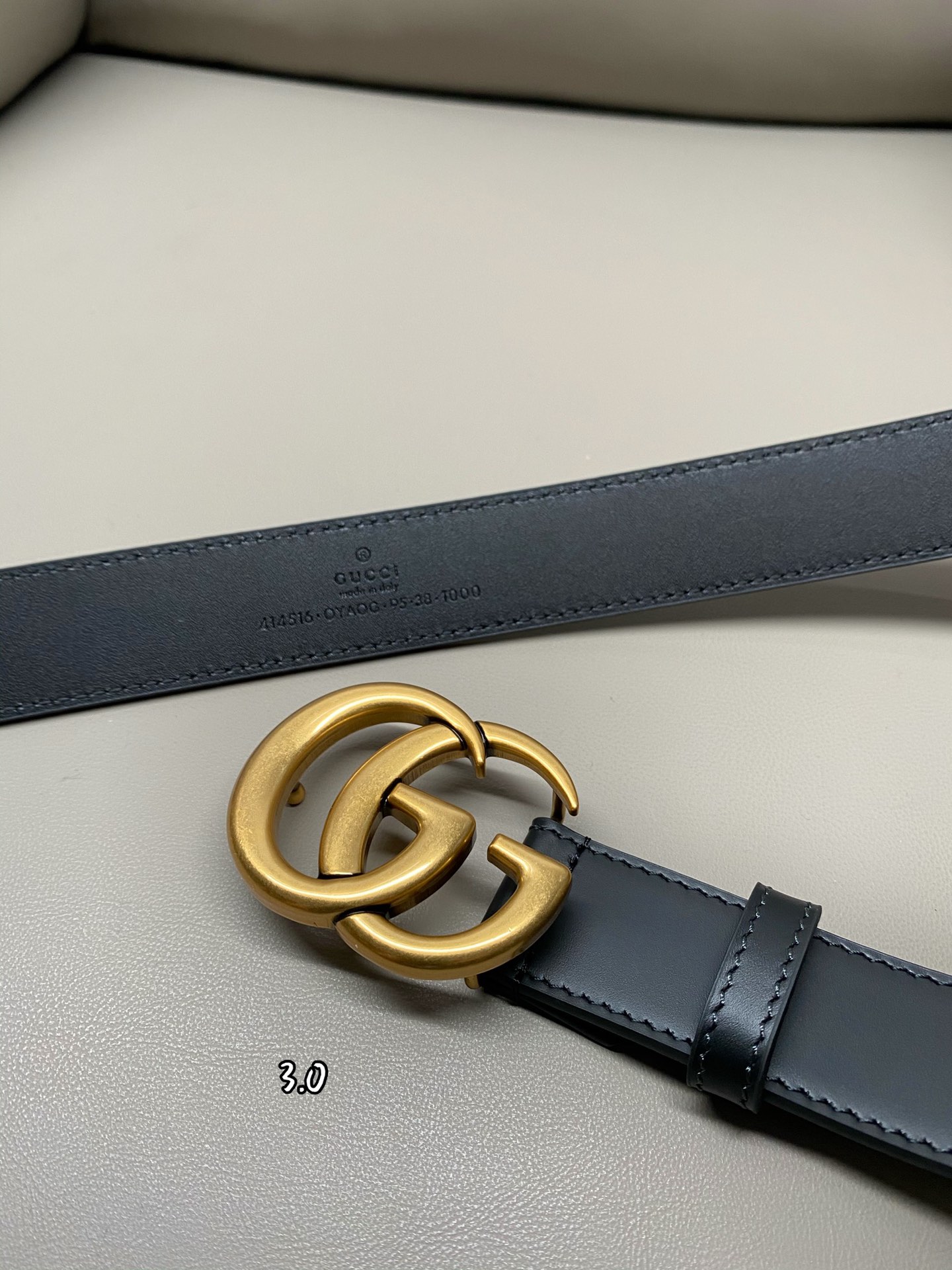 GG 男女同款Marmont系列闪亮带扣牛皮革腰带-Chinese wholesaler seller Clothes Bags handbags wholesale Shoes High Quatity wholesaler seller Cheap Sneakers from China Factory Chinese suppliers china wholesale clothing wholesaler seller GG 男女同款Marmont系列闪亮带扣牛皮革腰带