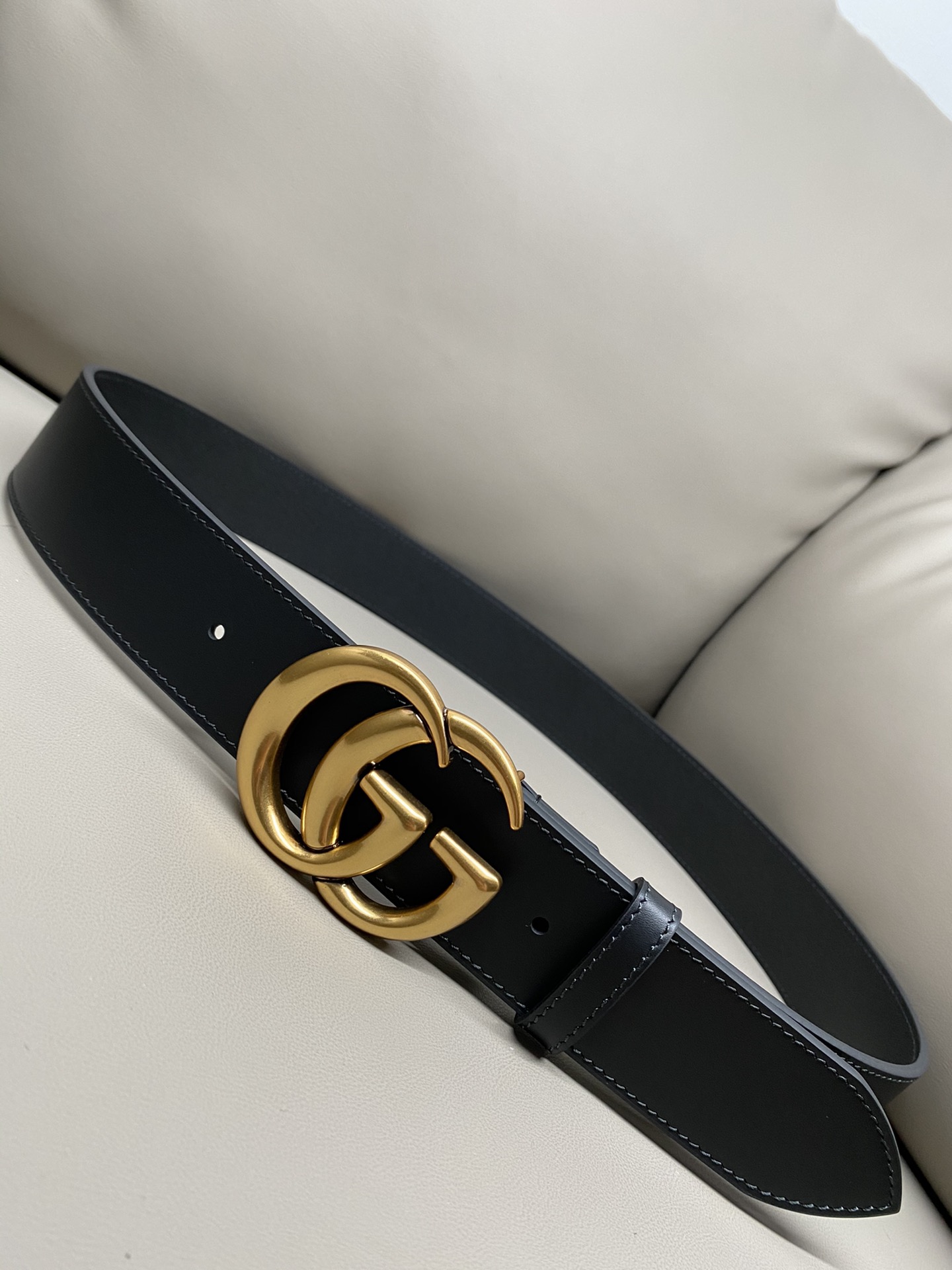 GG 男女同款Marmont系列闪亮带扣牛皮革腰带-Chinese UA Cheap High Quatity Brand Clothes Bags handbags Sneakers wholesale wholesaler seller from China Factory suppliers Fashion Clothing Shoes best Quality Beautiful Price GG 男女同款Marmont系列闪亮带扣牛皮革腰带