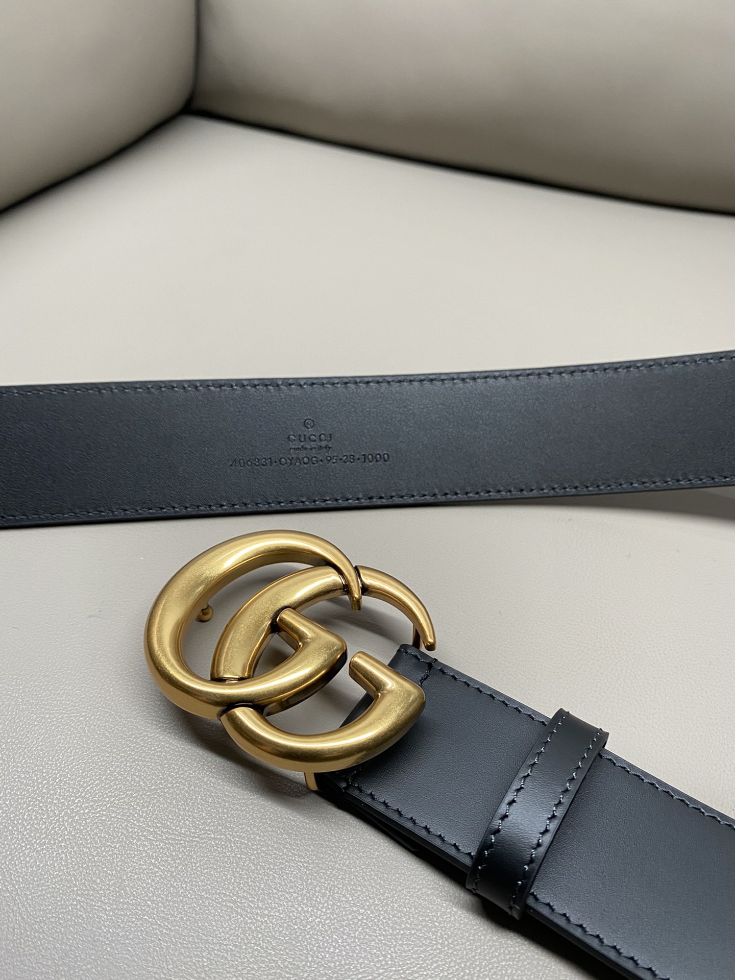 GG 男女同款Marmont系列闪亮带扣牛皮革腰带-Chinese UA Cheap High Quatity Brand Clothes Bags handbags Sneakers wholesale wholesaler seller from China Factory suppliers Fashion Clothing Shoes best Quality Beautiful Price GG 男女同款Marmont系列闪亮带扣牛皮革腰带