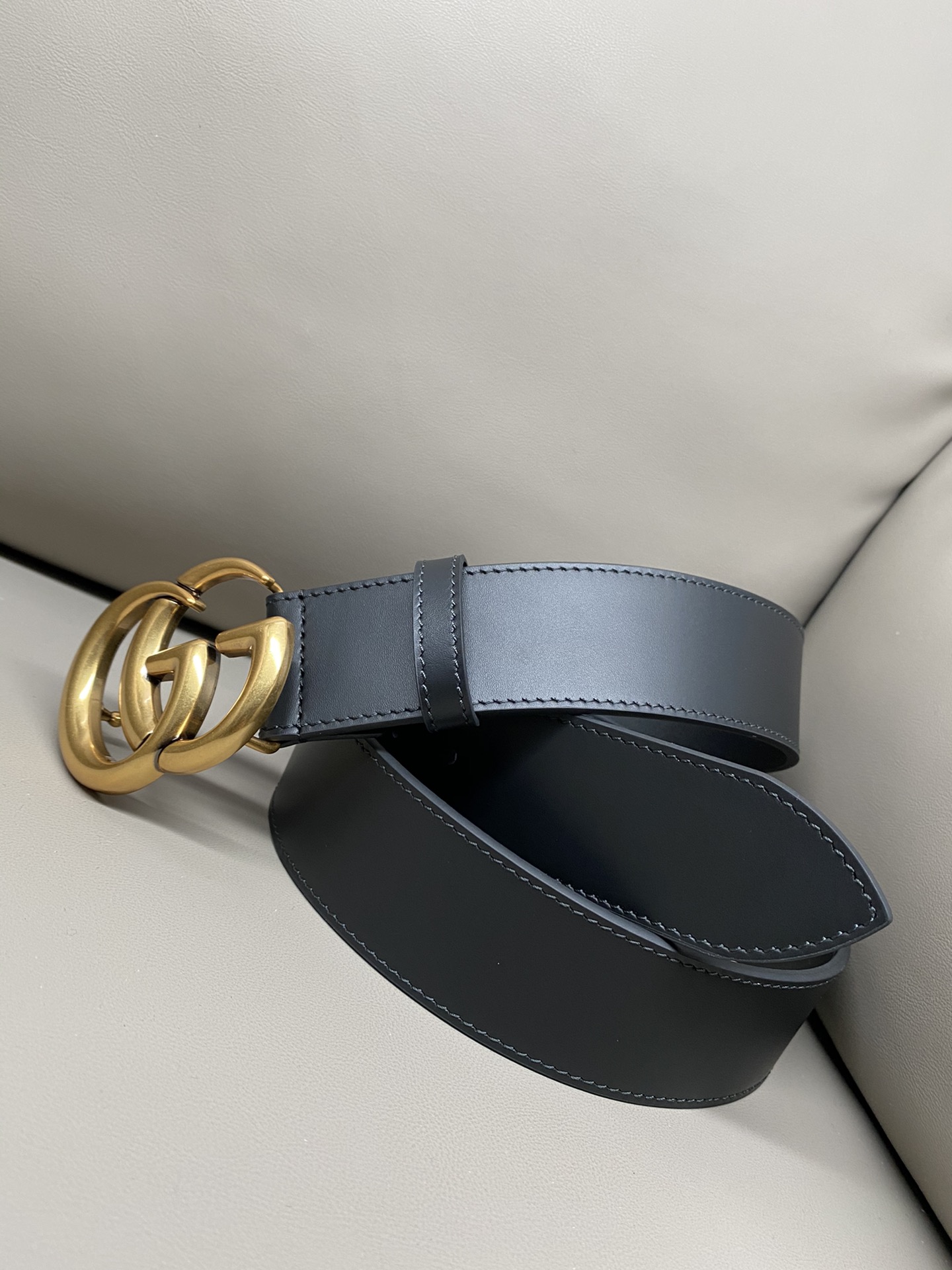 GG 男女同款Marmont系列闪亮带扣牛皮革腰带-Chinese UA Cheap High Quatity Brand Clothes Bags handbags Sneakers wholesale wholesaler seller from China Factory suppliers Fashion Clothing Shoes best Quality Beautiful Price GG 男女同款Marmont系列闪亮带扣牛皮革腰带