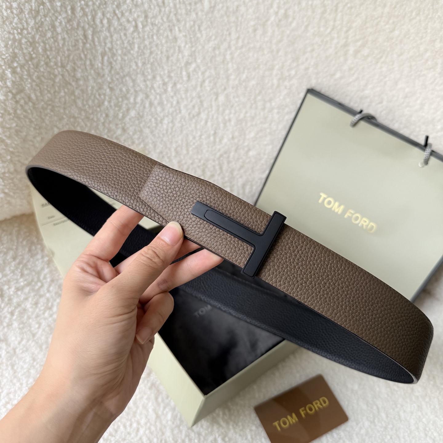 Tom Ford Reversible Leather Belt with Signature 'T' Buckle, 4.0cm 9 i1750495824816 9902 0 7