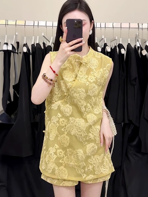 Chinese Style Embroidery Vest and Shorts Set - Elegant Floral Design 1 Chinese Style Embroidery Vest and Shorts Set - Elegant Floral Design