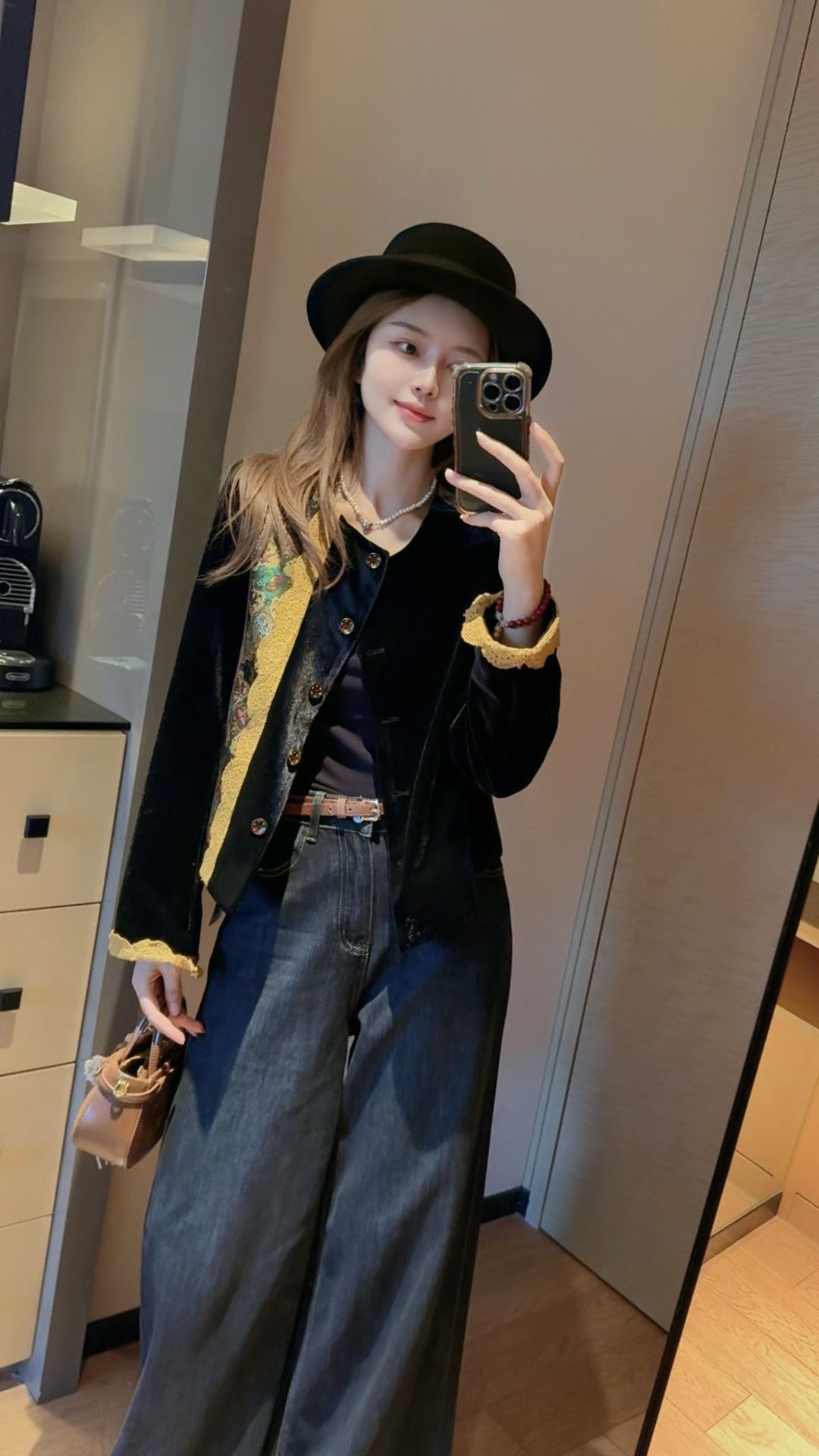 Elegant Embroidered Velvet Jacket - Vintage-Inspired Contrast Color Design