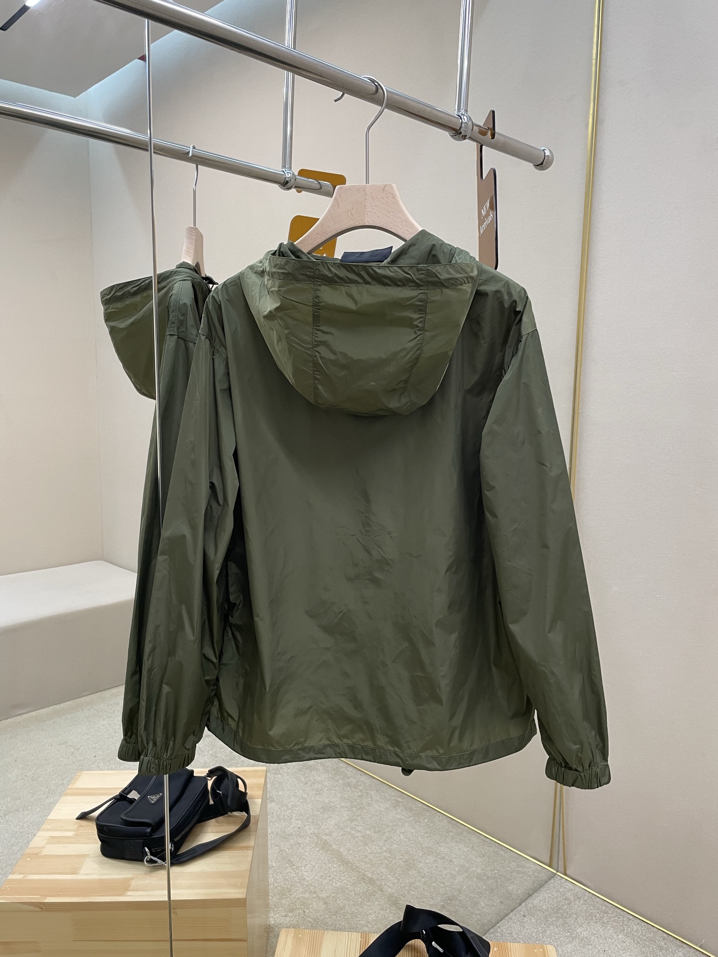 Prada-Männer. Jacke im Camping-Stil von Prada — photo 9