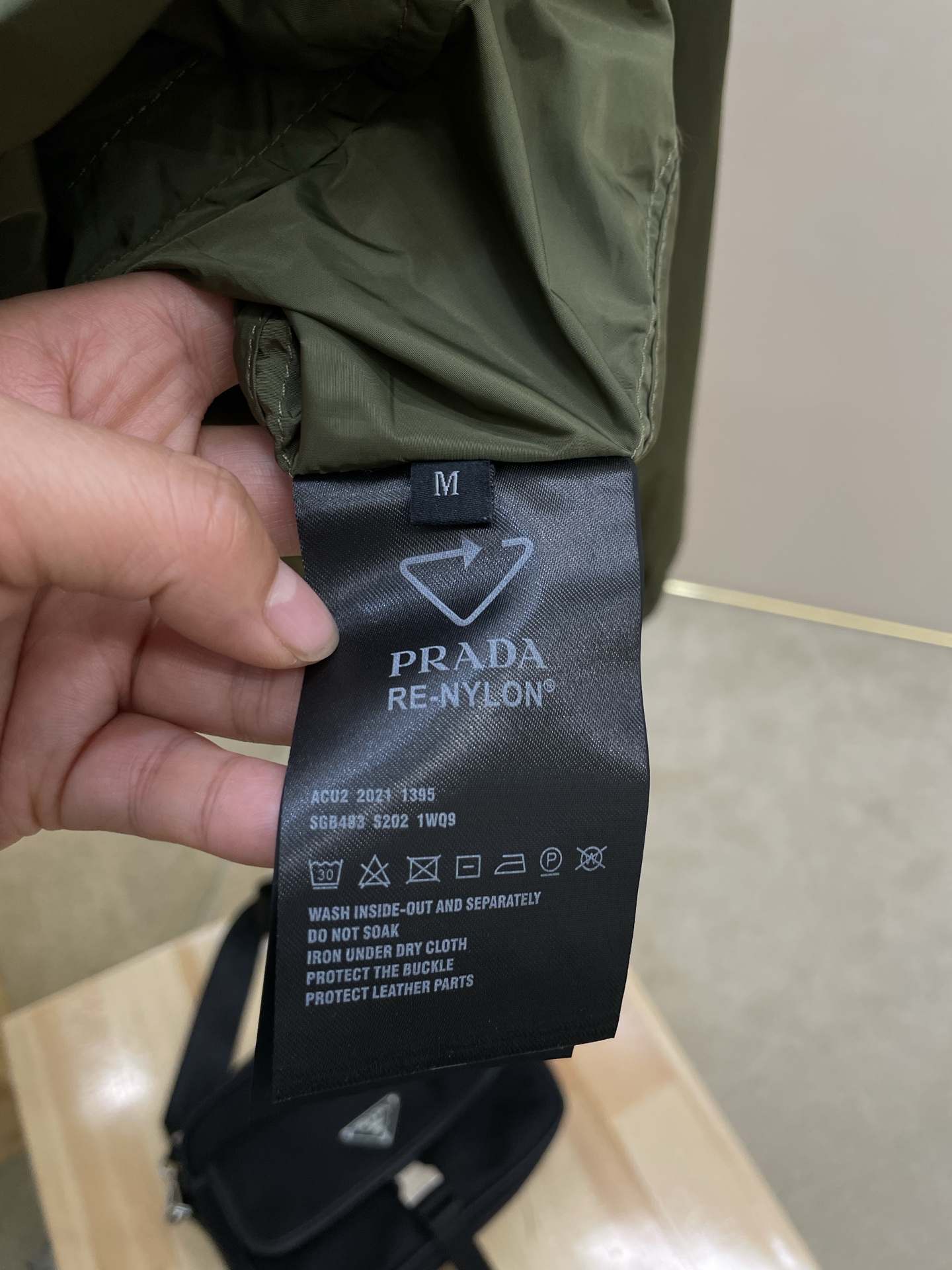 Prada-Männer. Jacke im Camping-Stil von Prada — photo 4