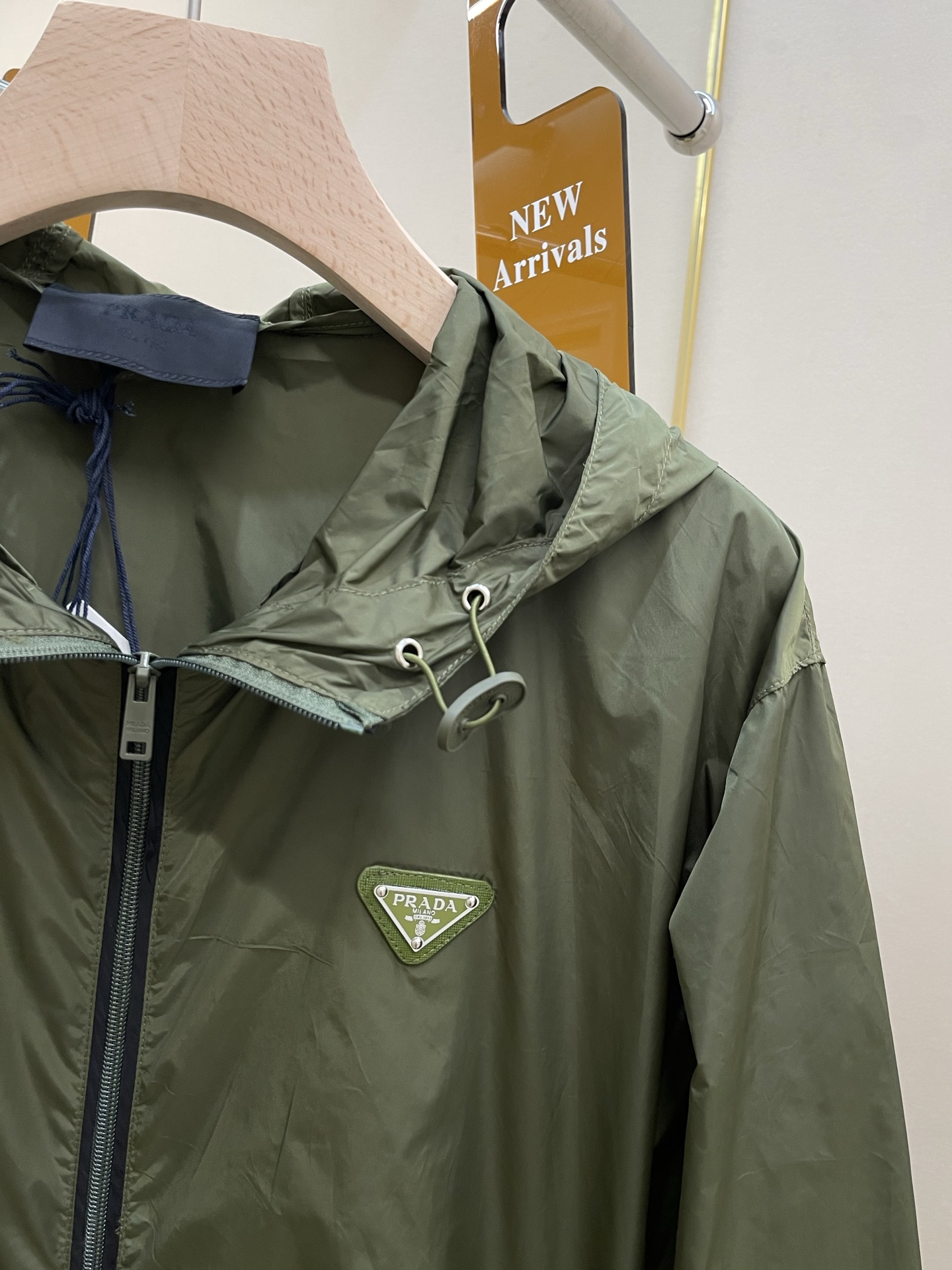 Prada-Männer. Jacke im Camping-Stil von Prada — photo 2