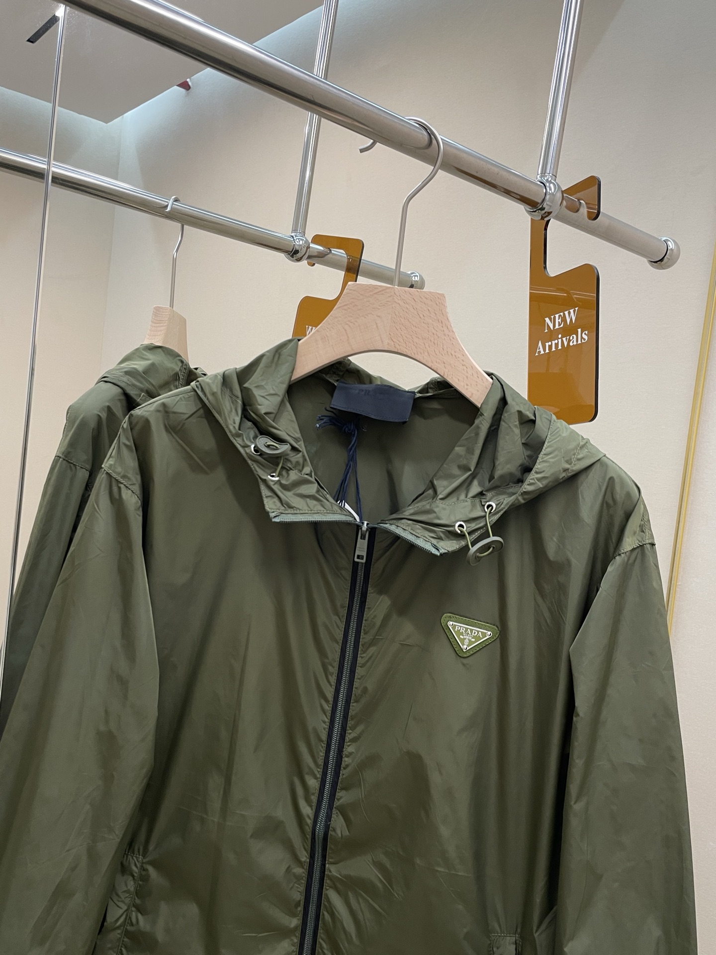 Prada-Männer. Jacke im Camping-Stil von Prada — photo 3
