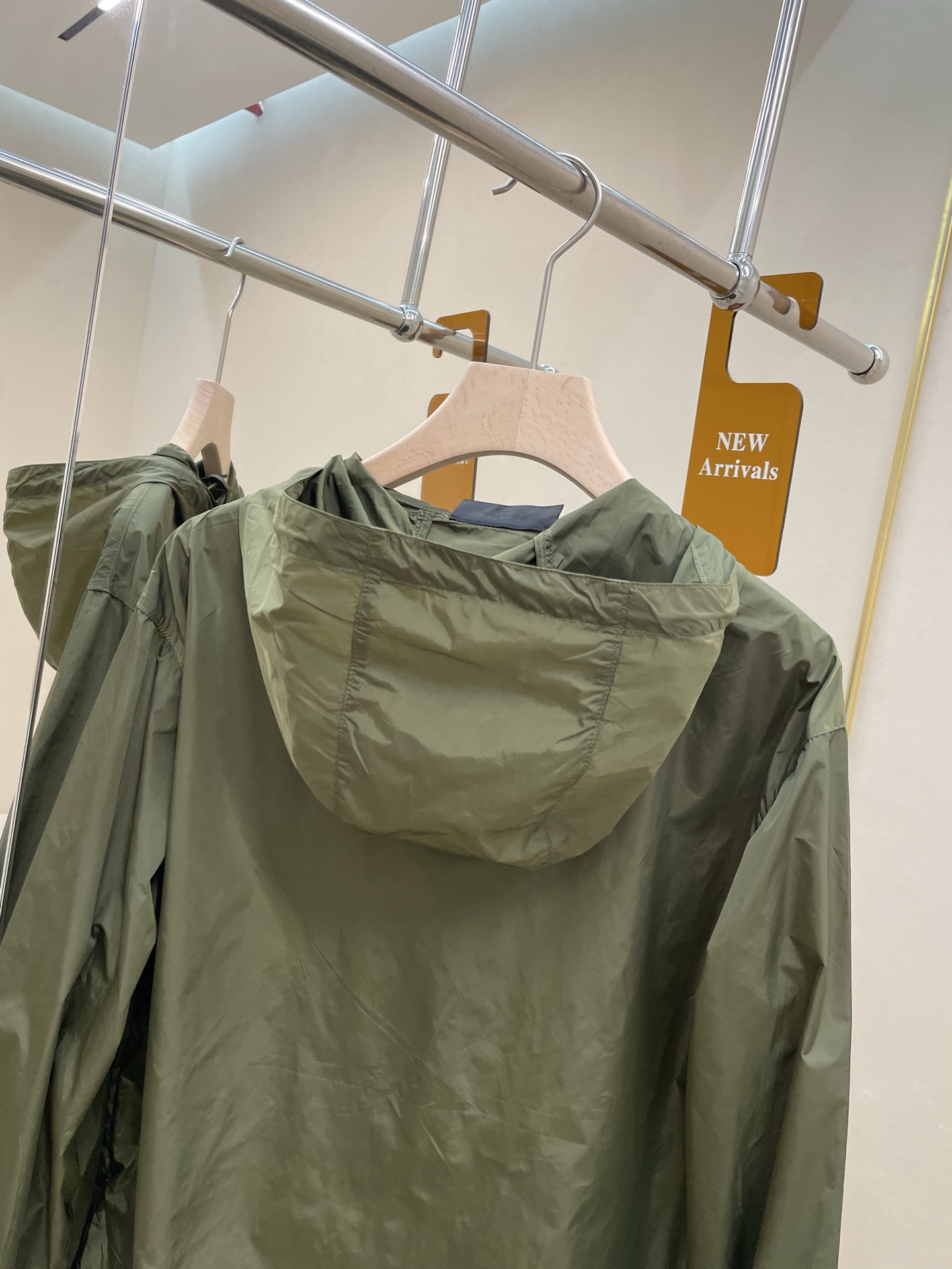 Prada-Männer. Jacke im Camping-Stil von Prada — photo 7