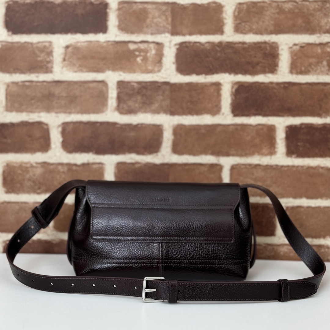 p790。Lemaire gear bag 邮差包

EH8005 菲红色 

尺寸：25x14x10cm