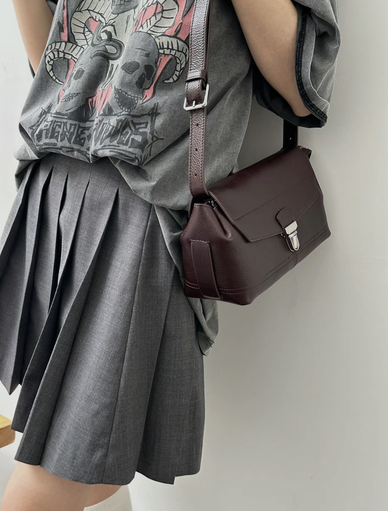Lemaire 

EH8005菲红色上身图
