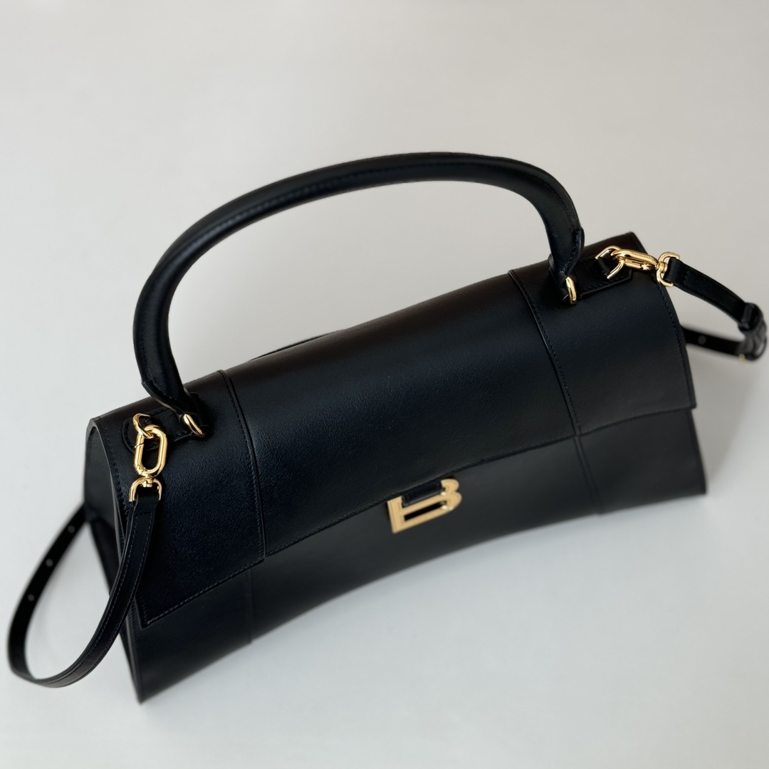 p1080。巴黎世家 𝗕𝗮𝗹𝗲𝗻𝗰𝗶𝗮𝗴𝗮 

款号：812214克色

尺寸：36.5×23.5×13cm
